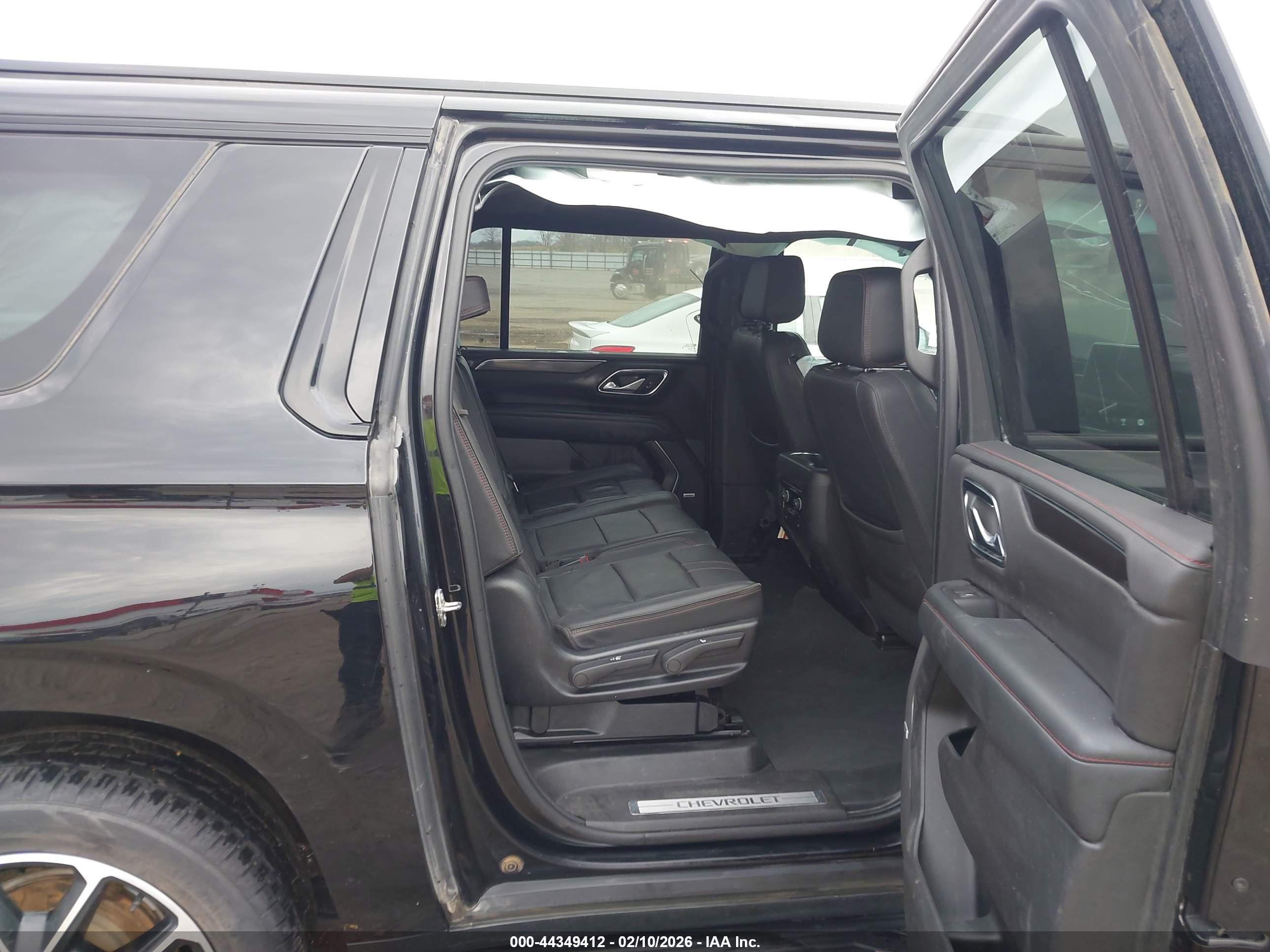 CHEVROLET SUBURBAN image 8