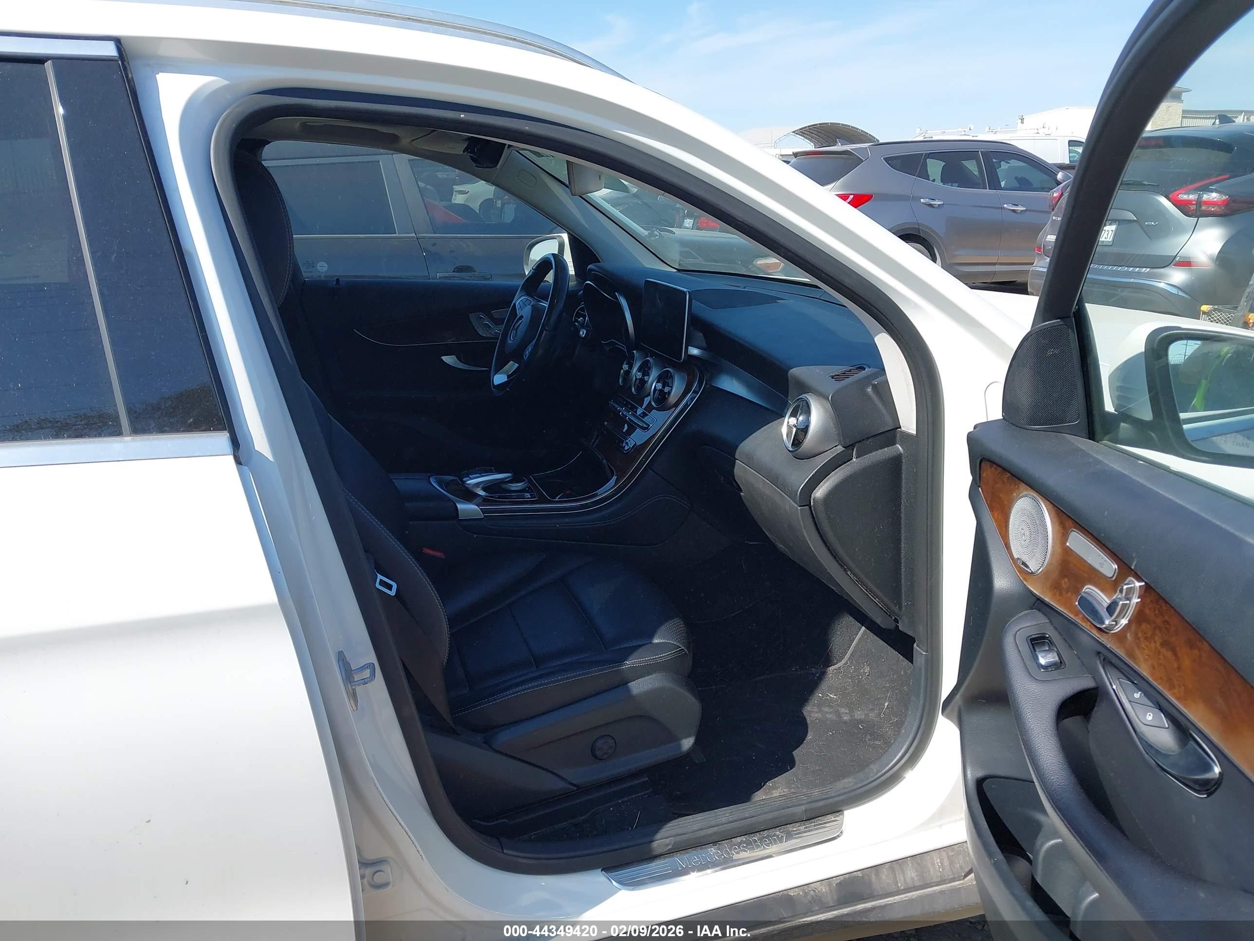 MERCEDES-BENZ GLC image 5