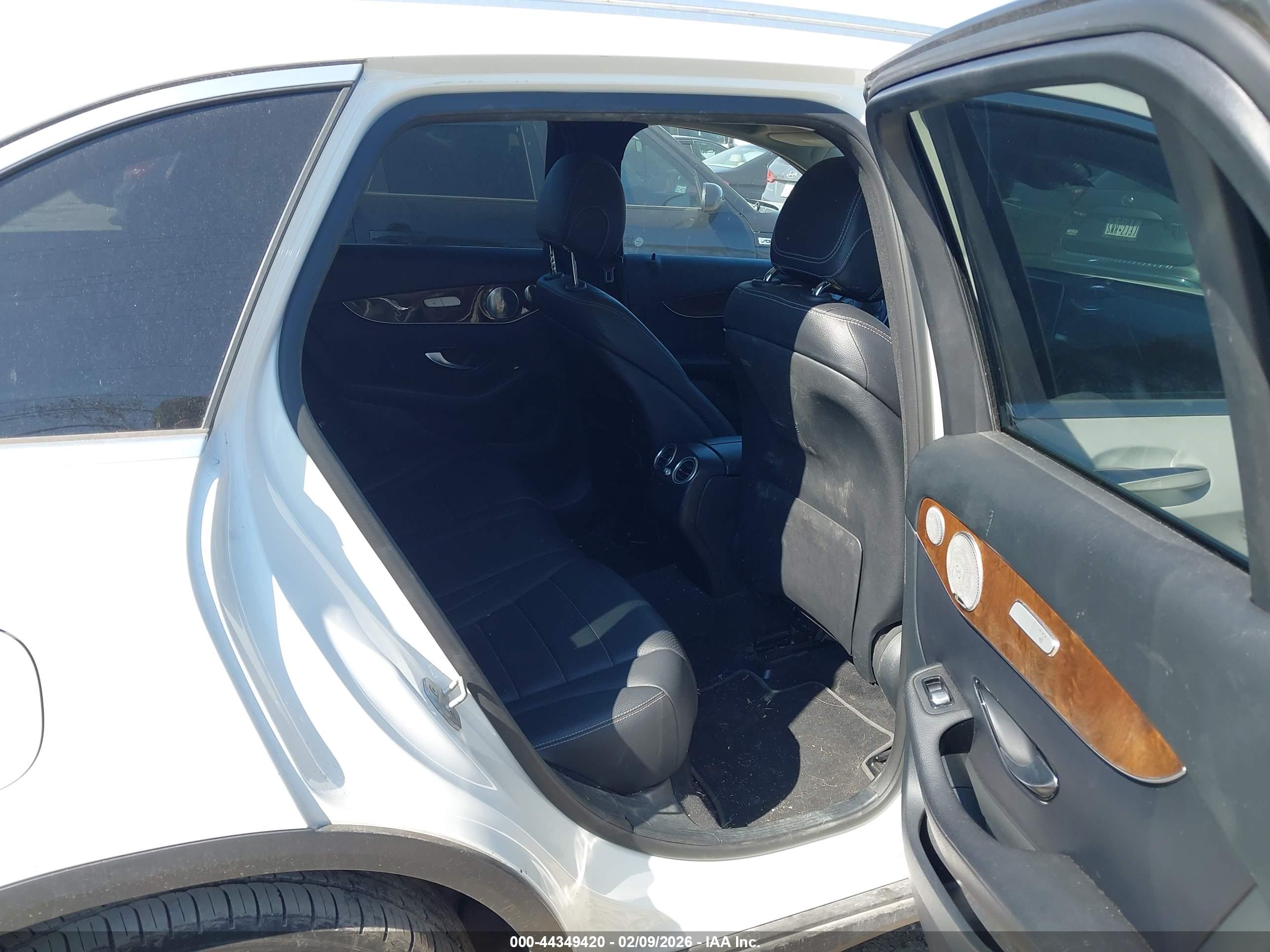 MERCEDES-BENZ GLC image 8