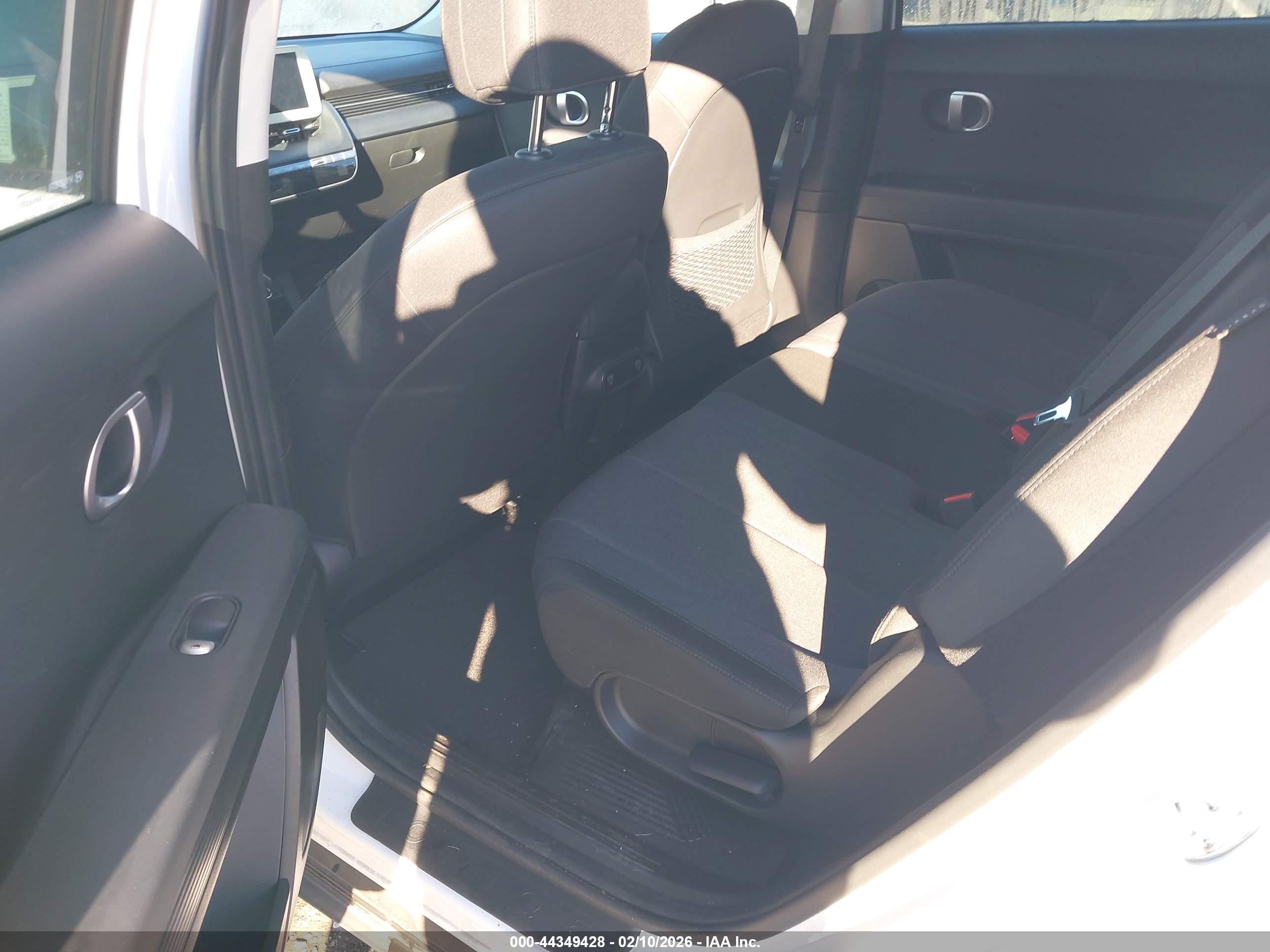 HYUNDAI IONIQ image 8