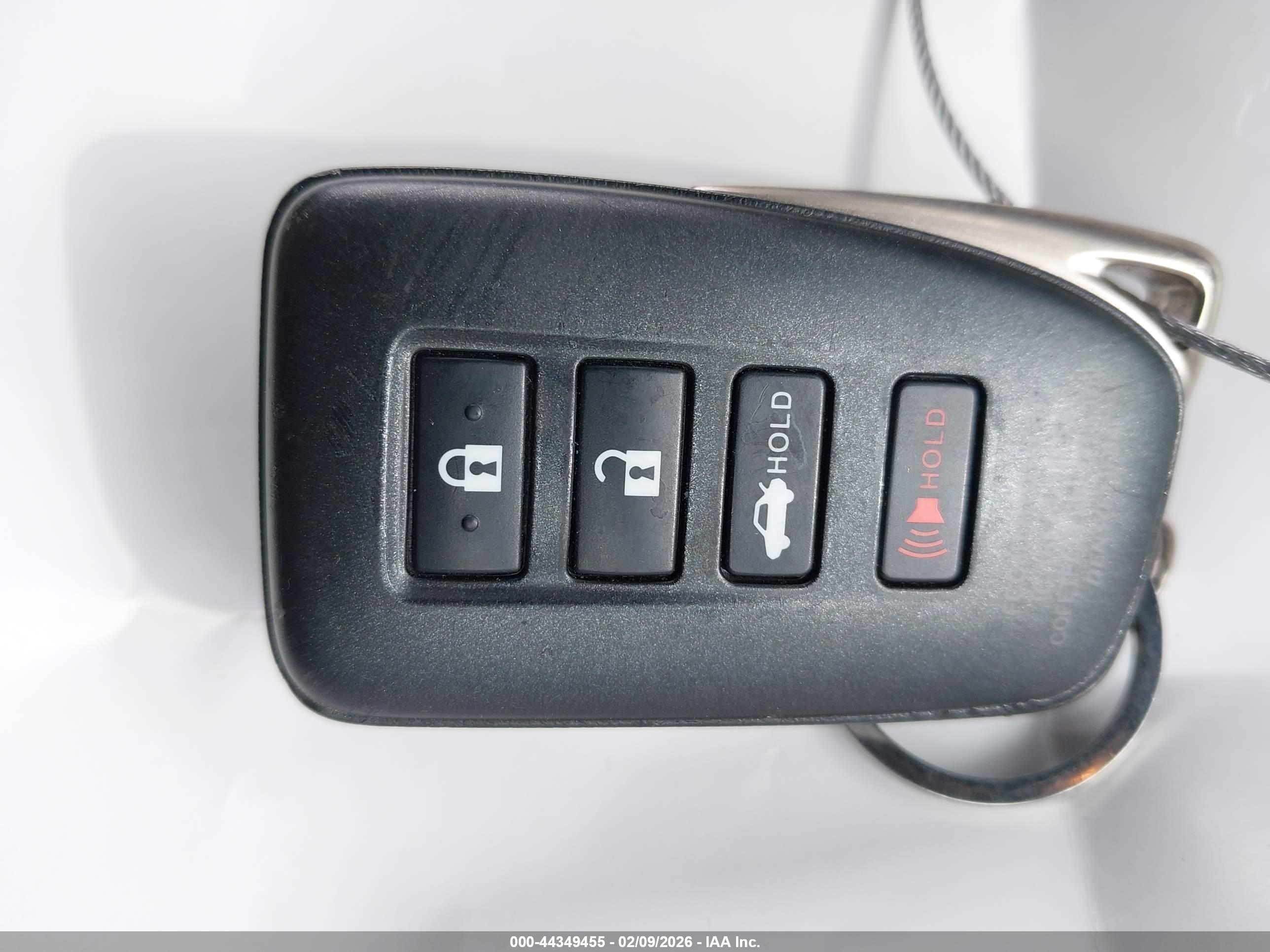 LEXUS IS image 11