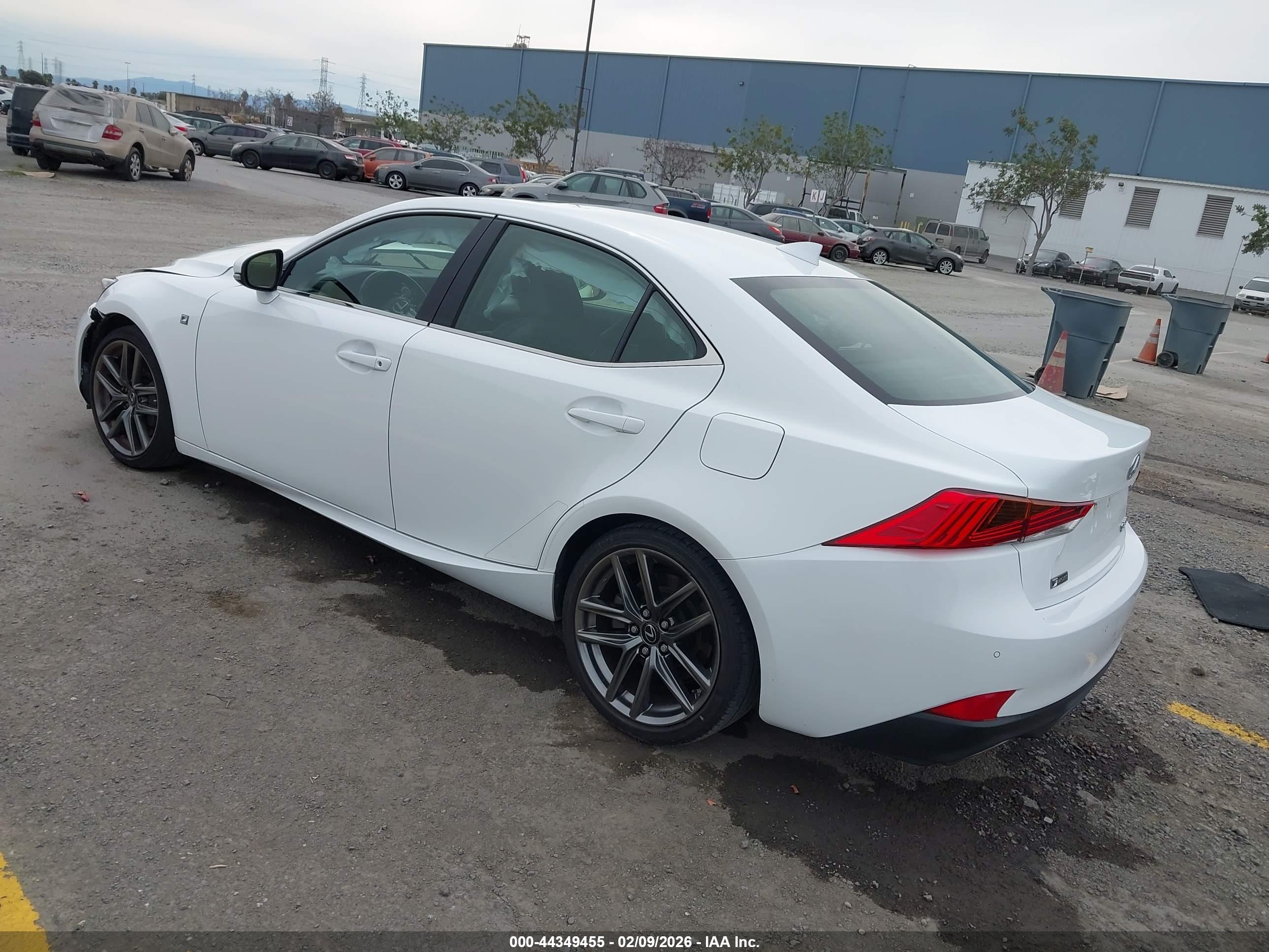 LEXUS IS image 3