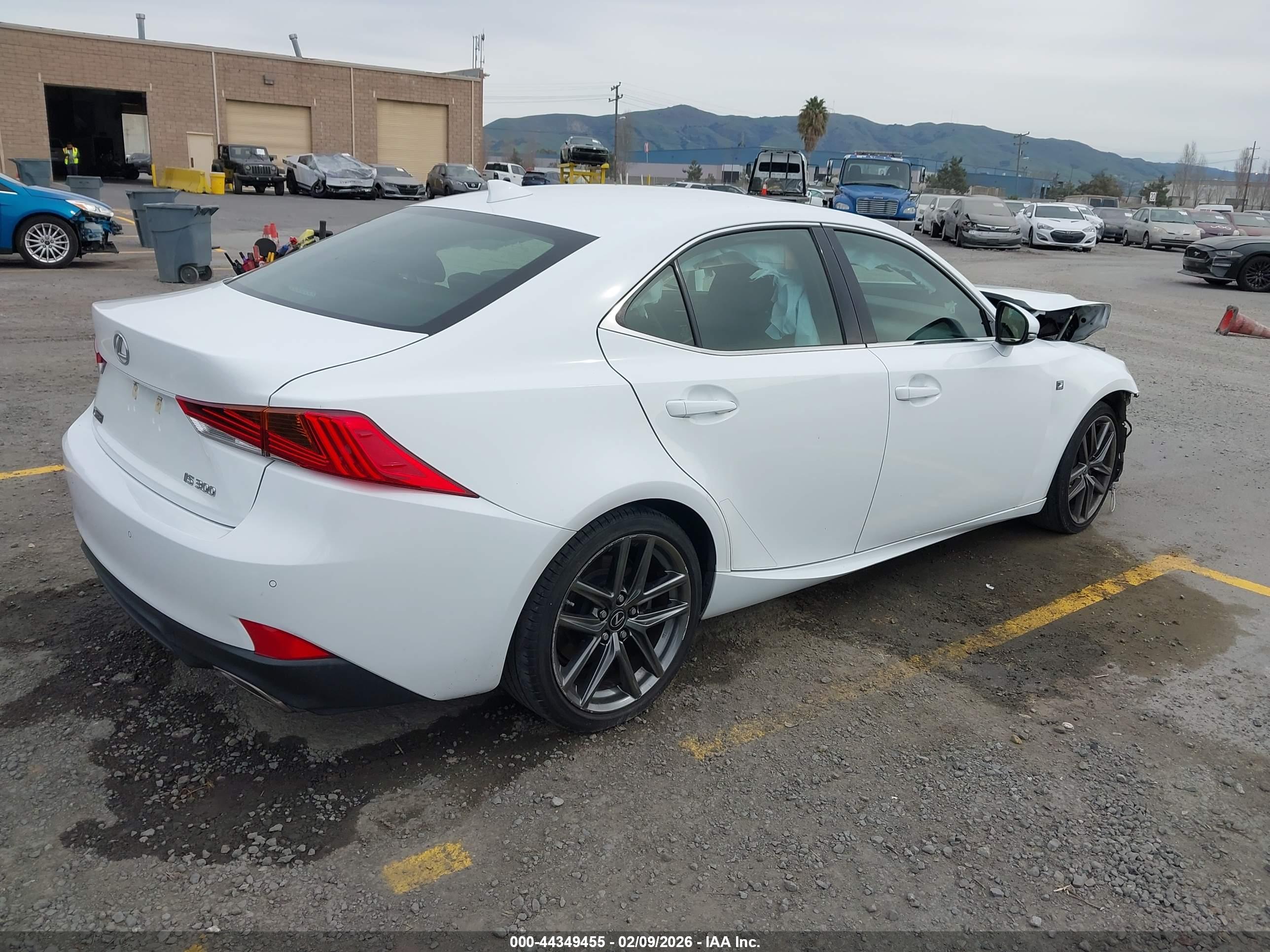 LEXUS IS image 4