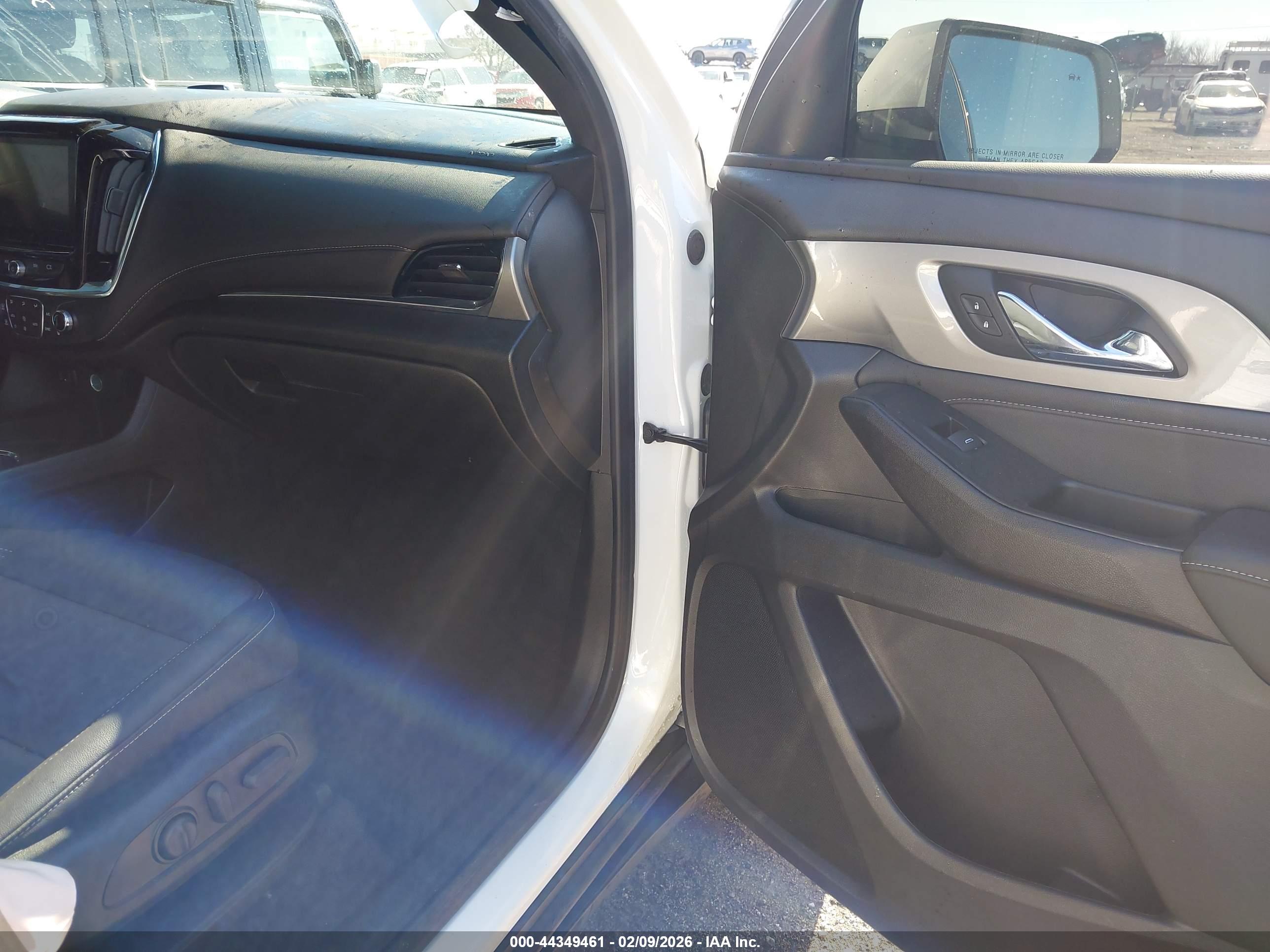 CHEVROLET TRAVERSE image 5