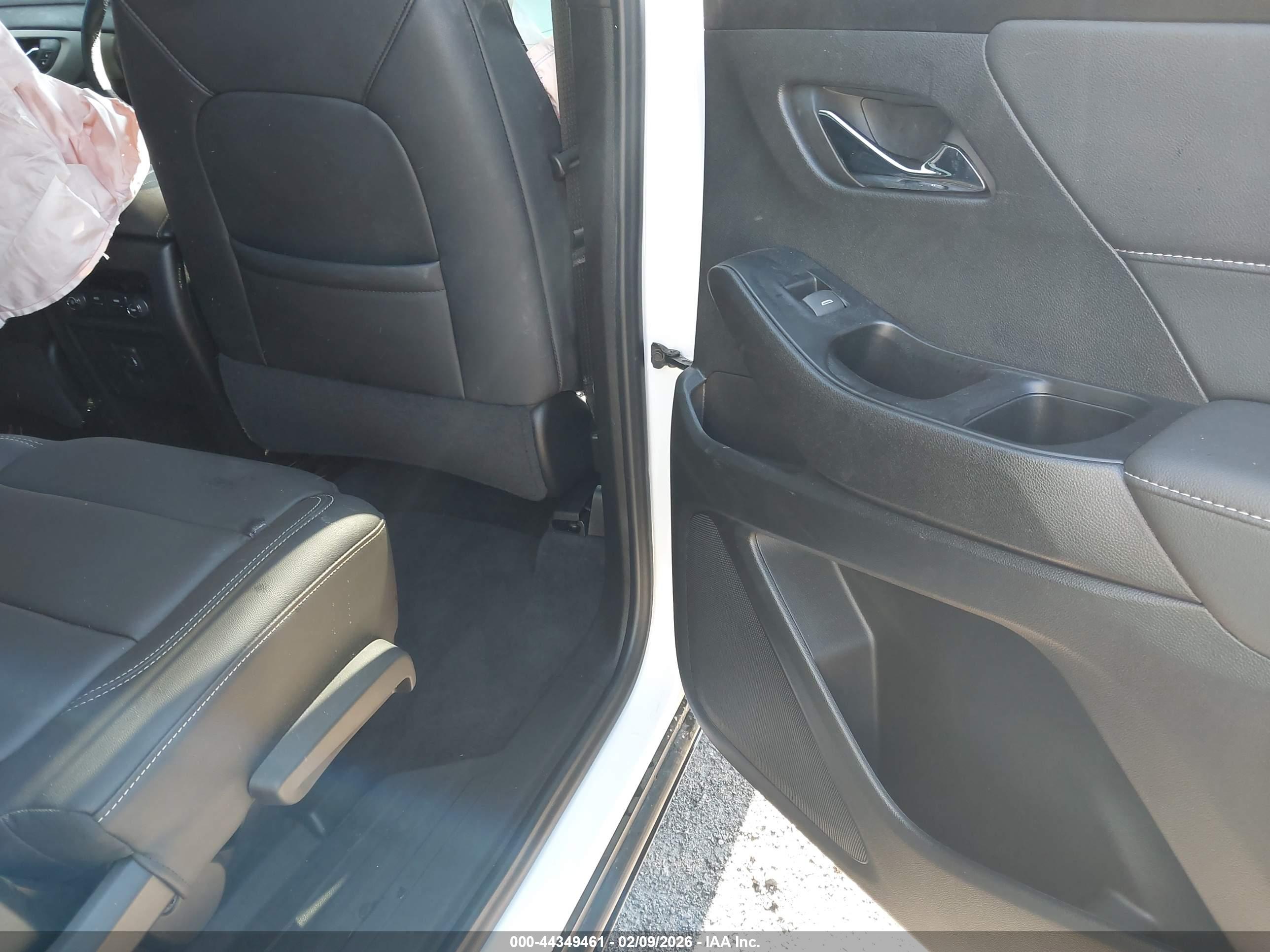 CHEVROLET TRAVERSE image 8