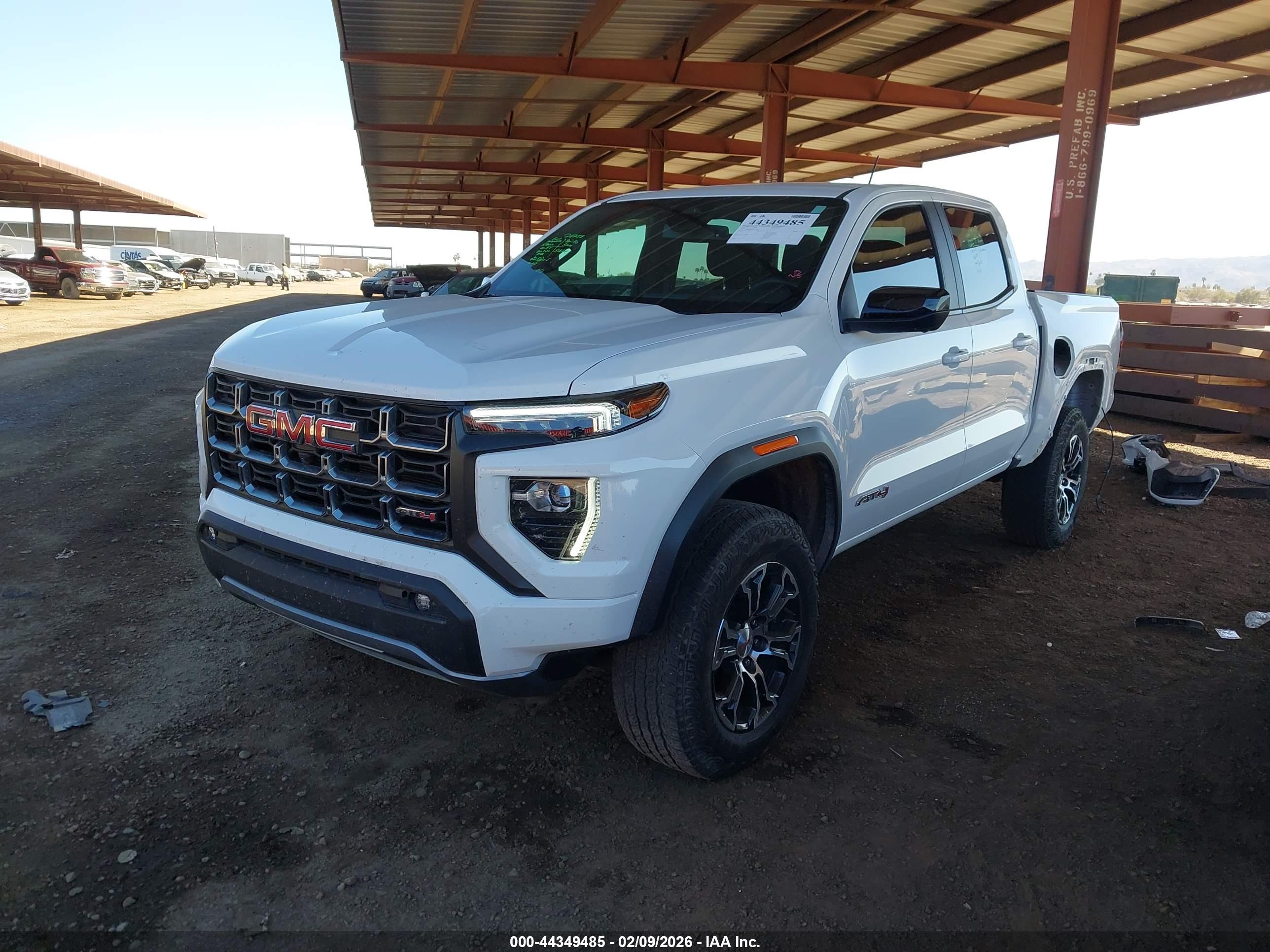 GMC CANYON image 2
