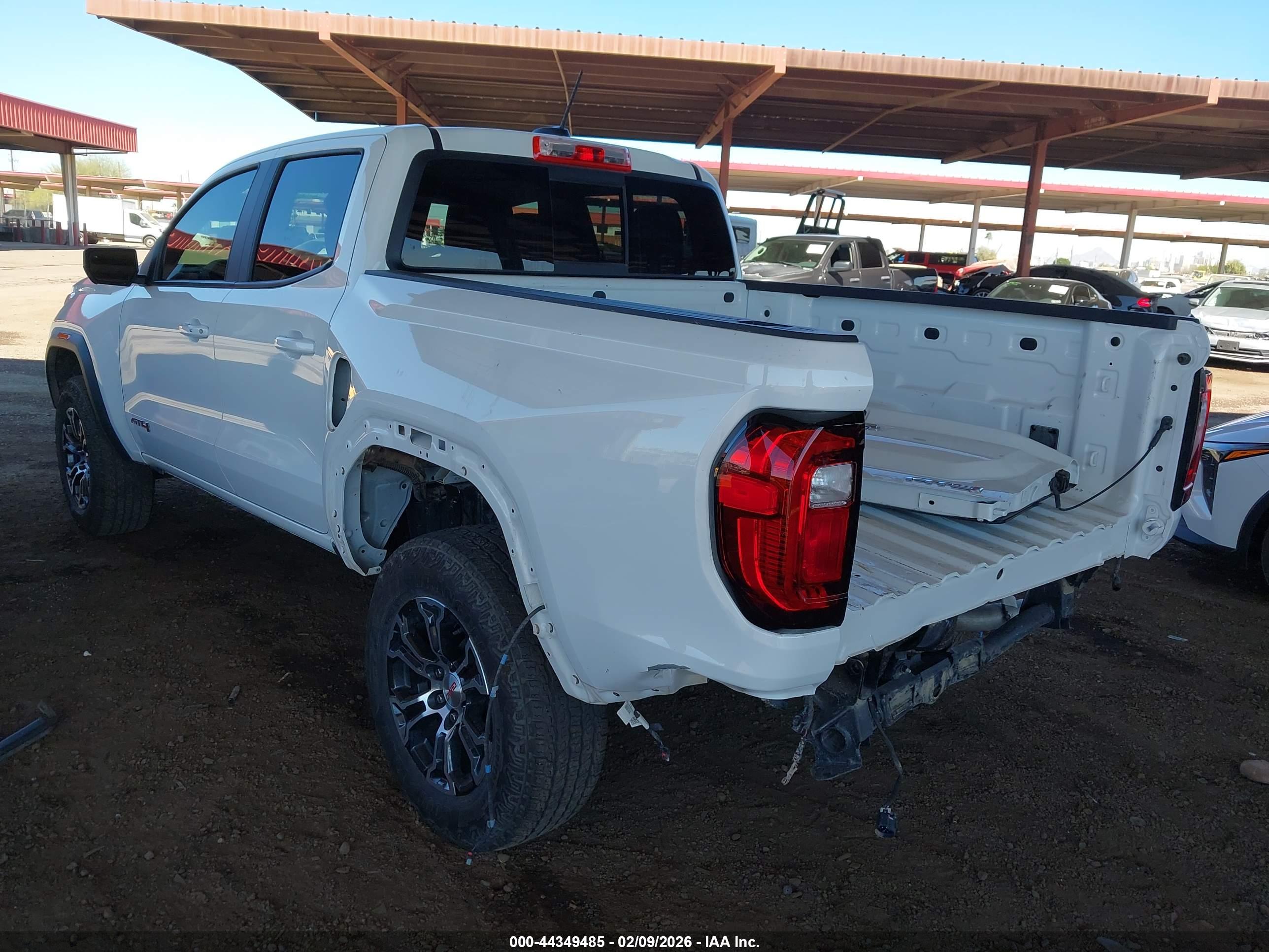 GMC CANYON image 3