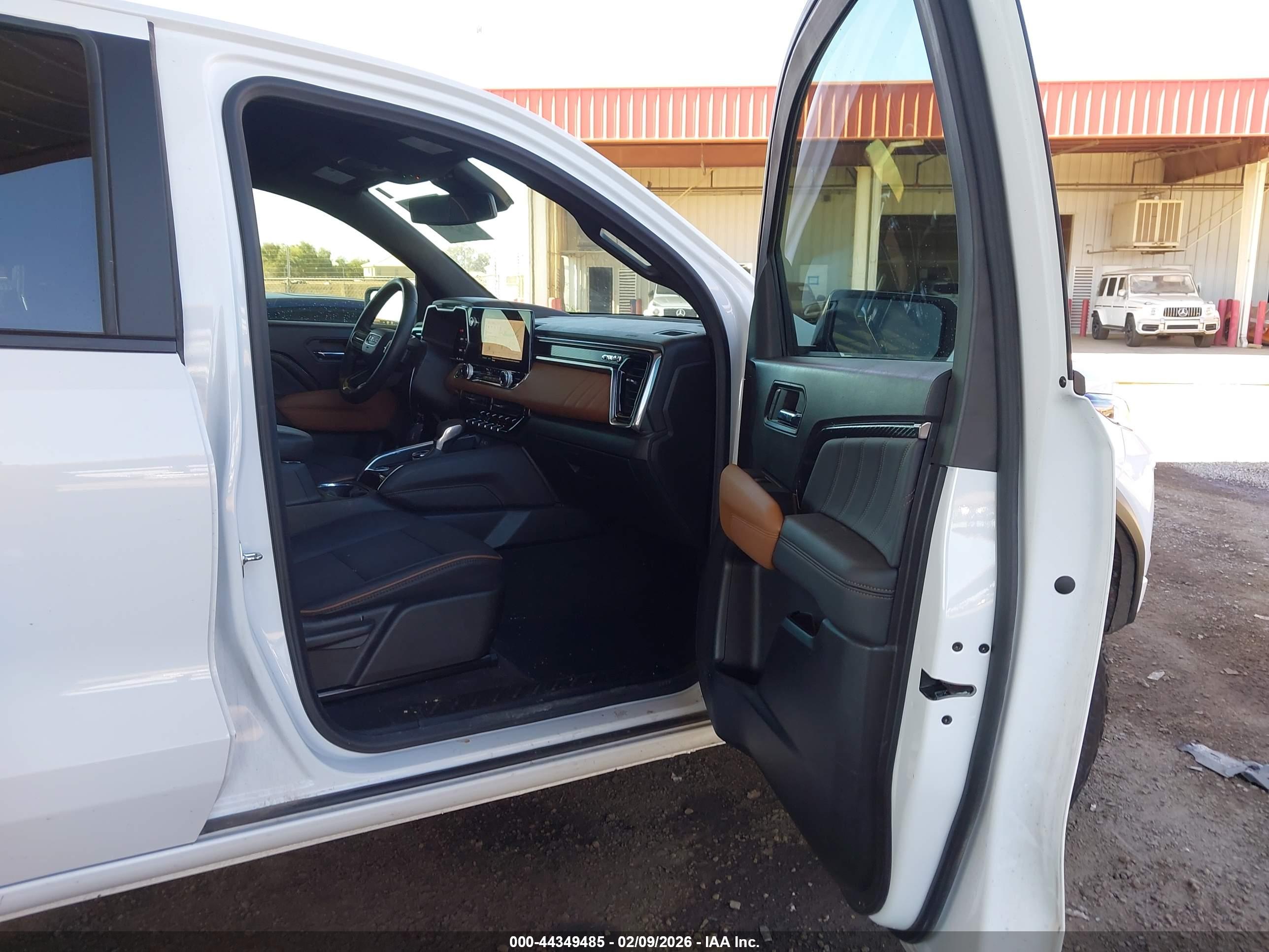 GMC CANYON image 5