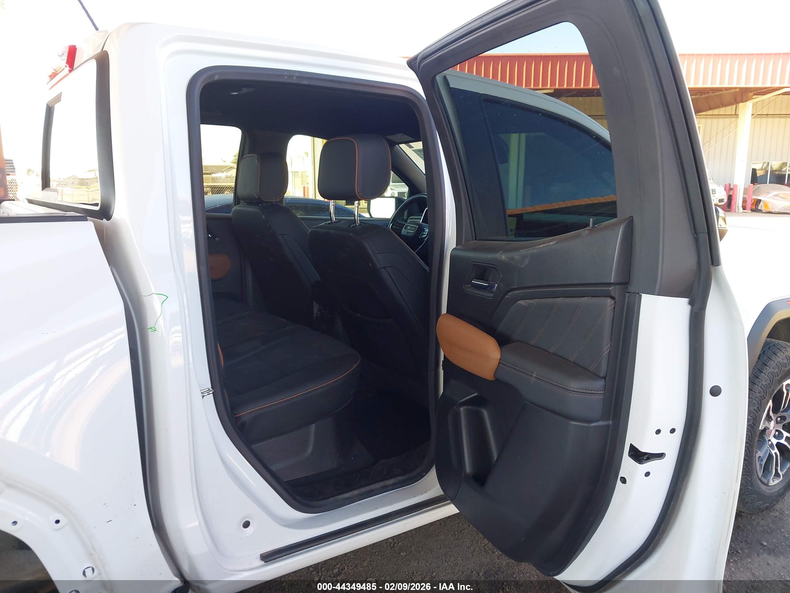 GMC CANYON image 8