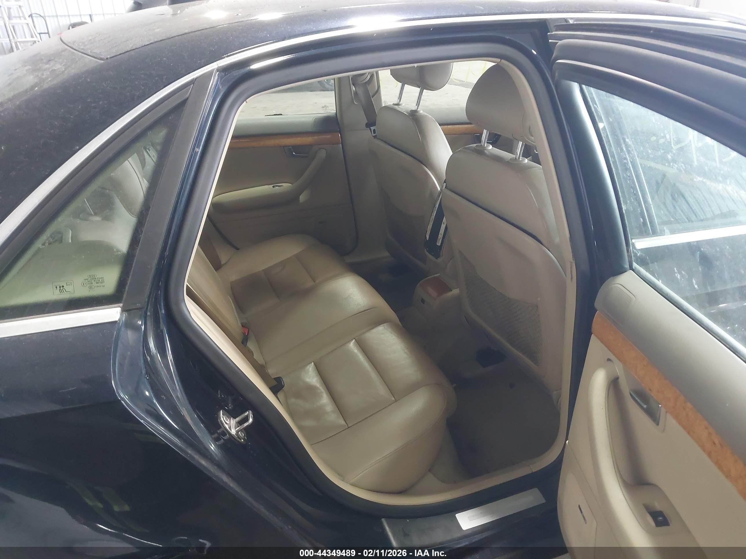 AUDI A4 image 8