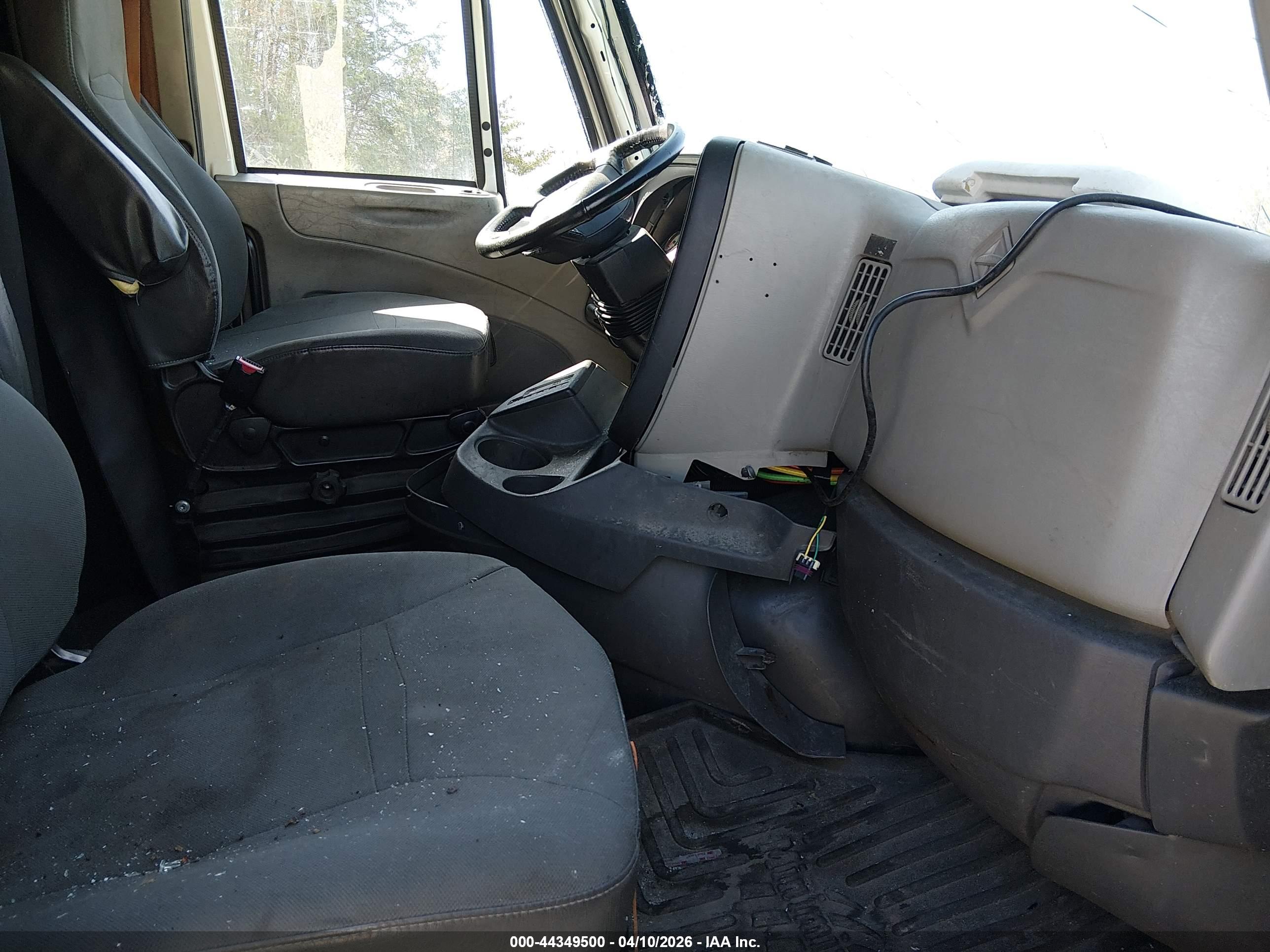 INTERNATIONAL PROSTAR+ image 5