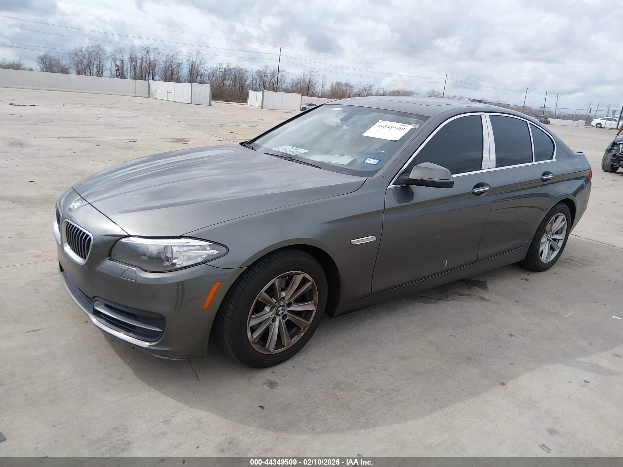 BMW 528I image 2