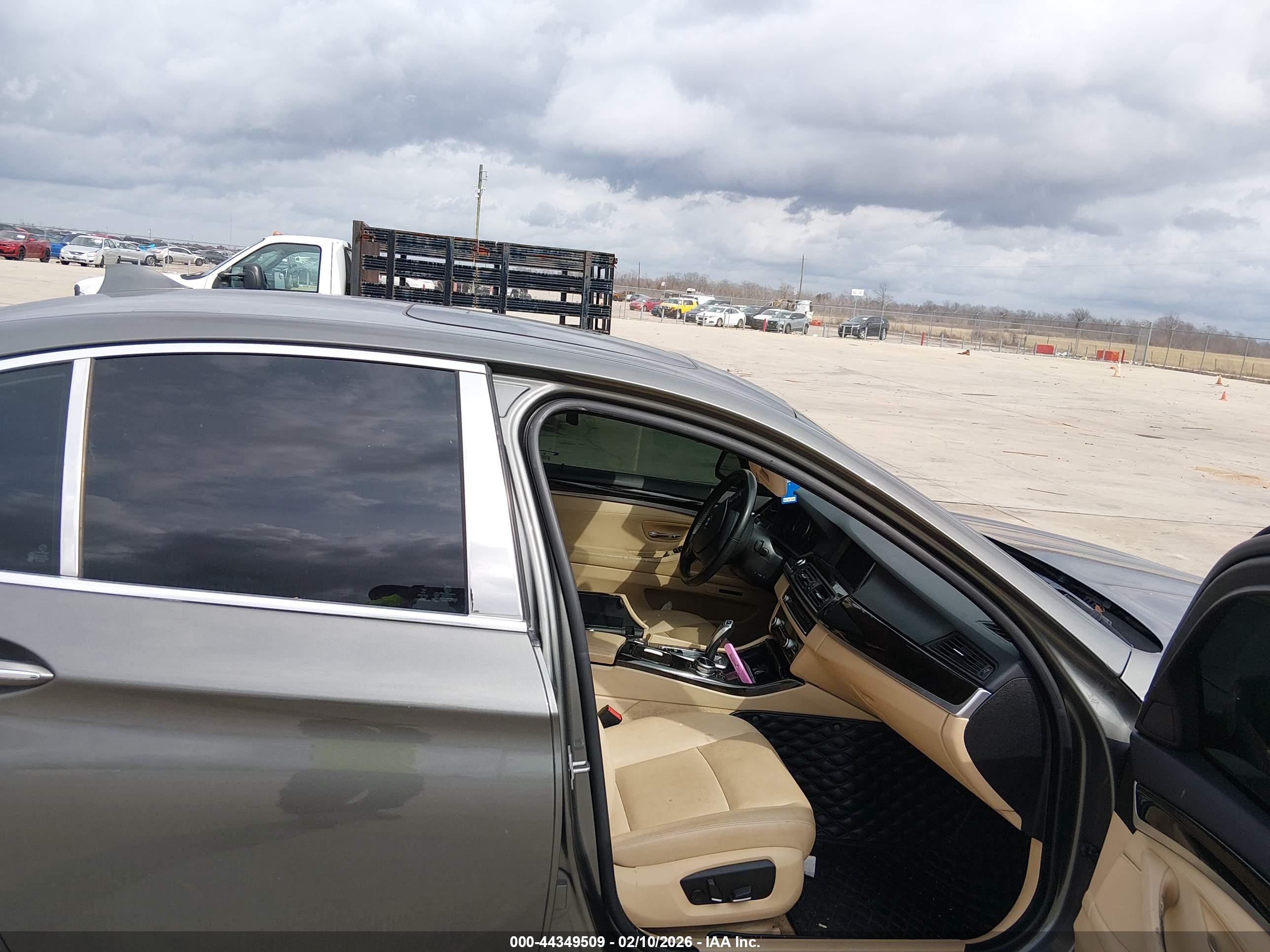 BMW 528I image 5