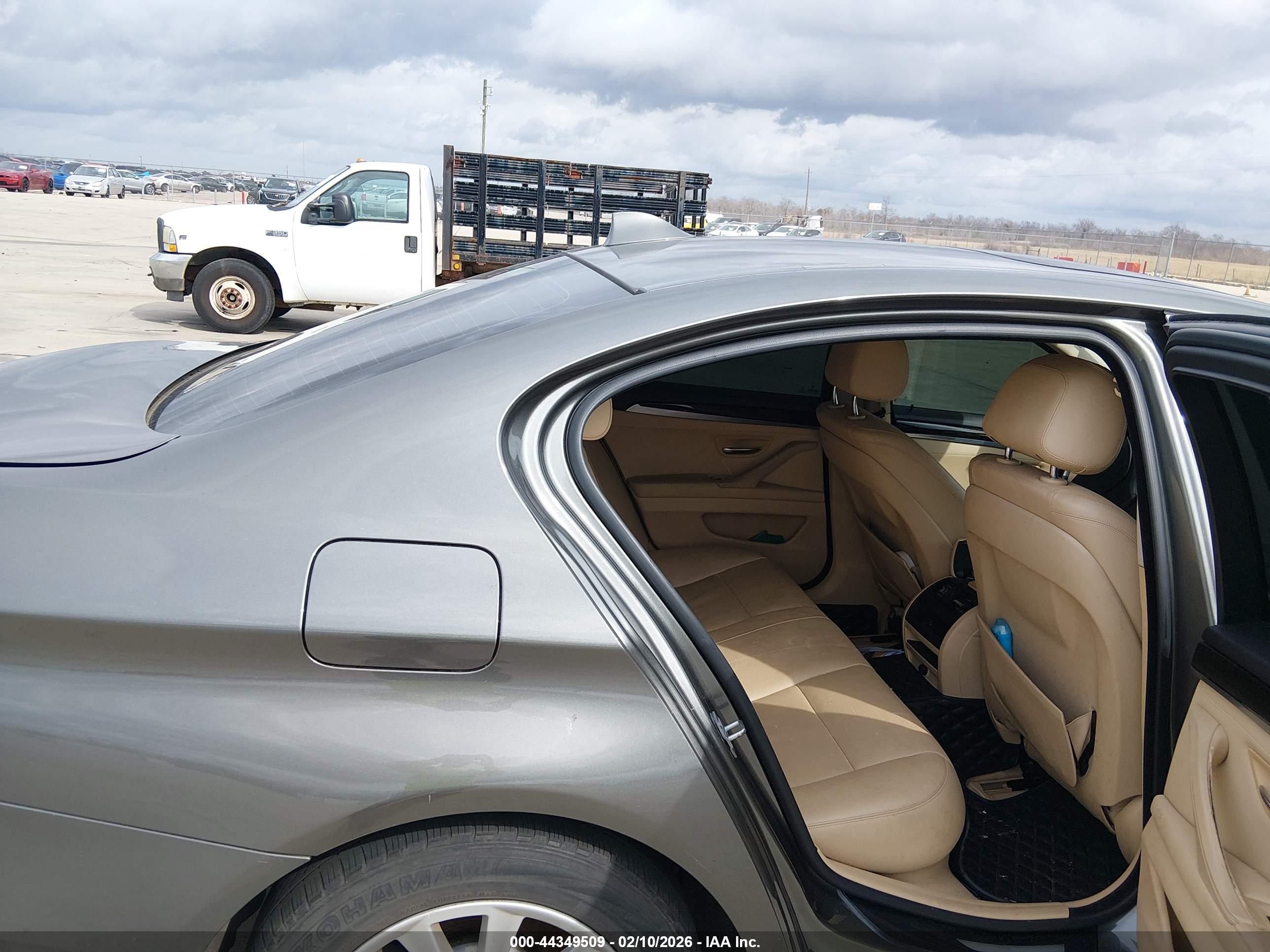 BMW 528I image 8