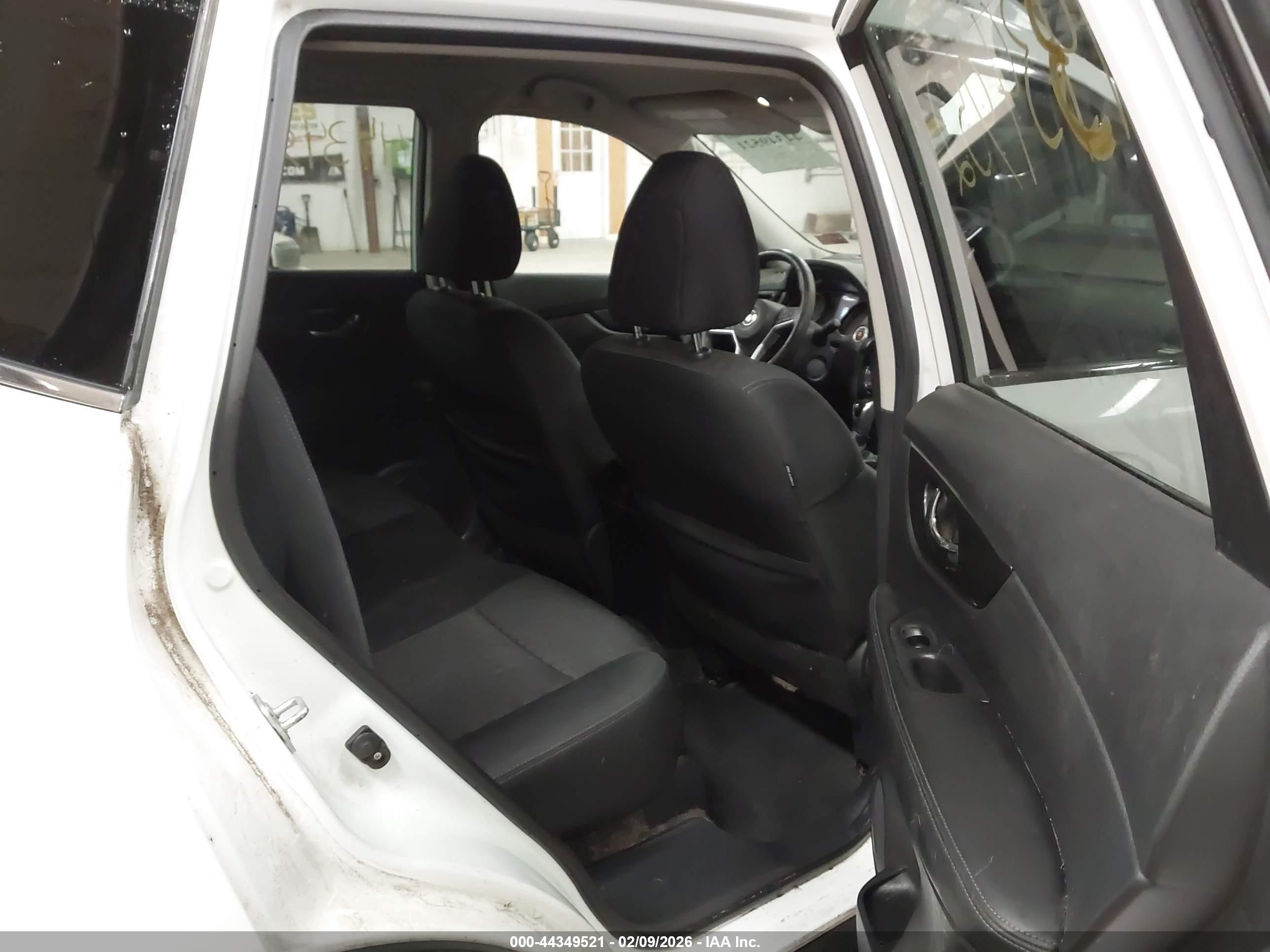 NISSAN ROGUE image 8