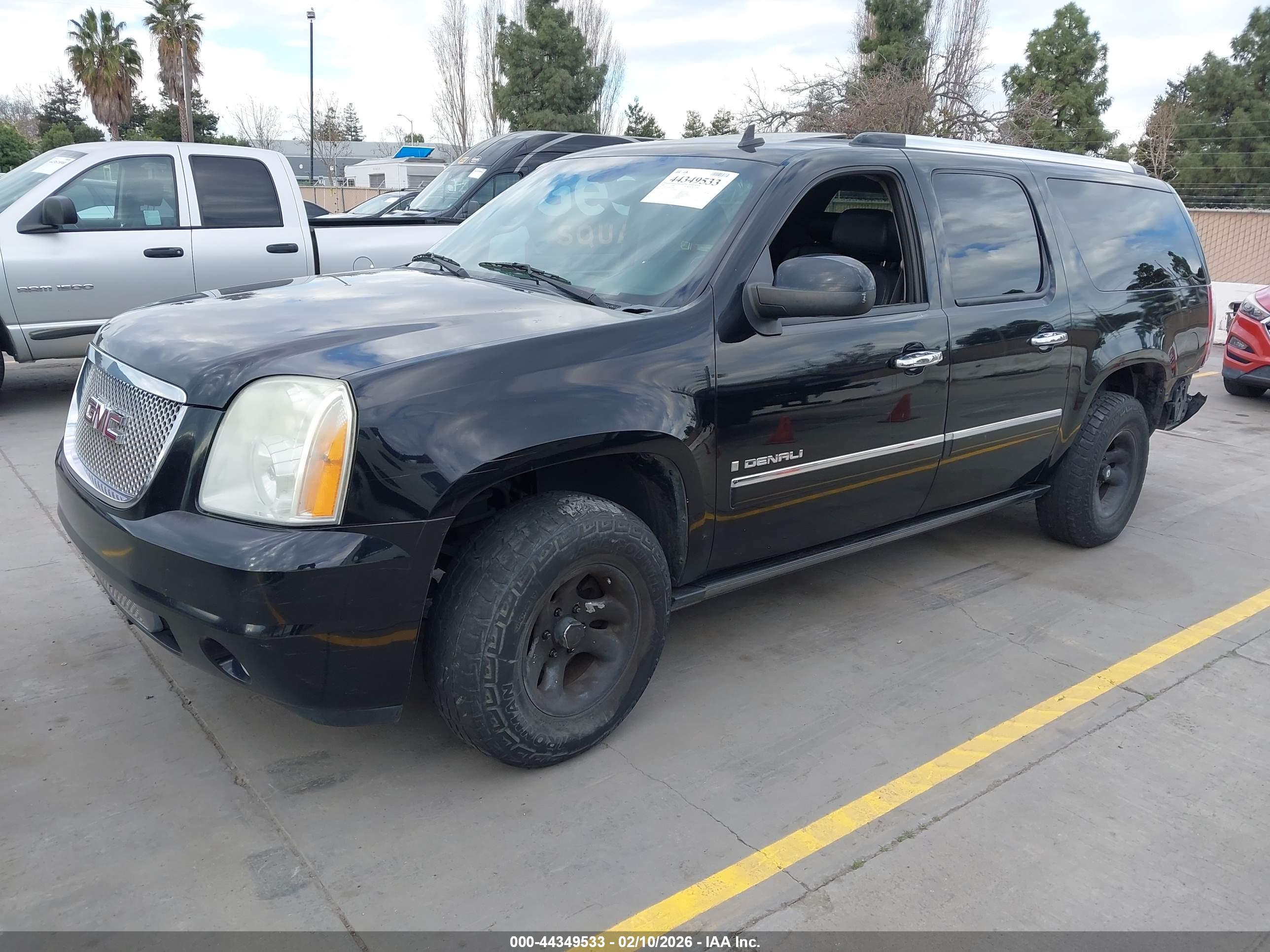 GMC YUKON image 2