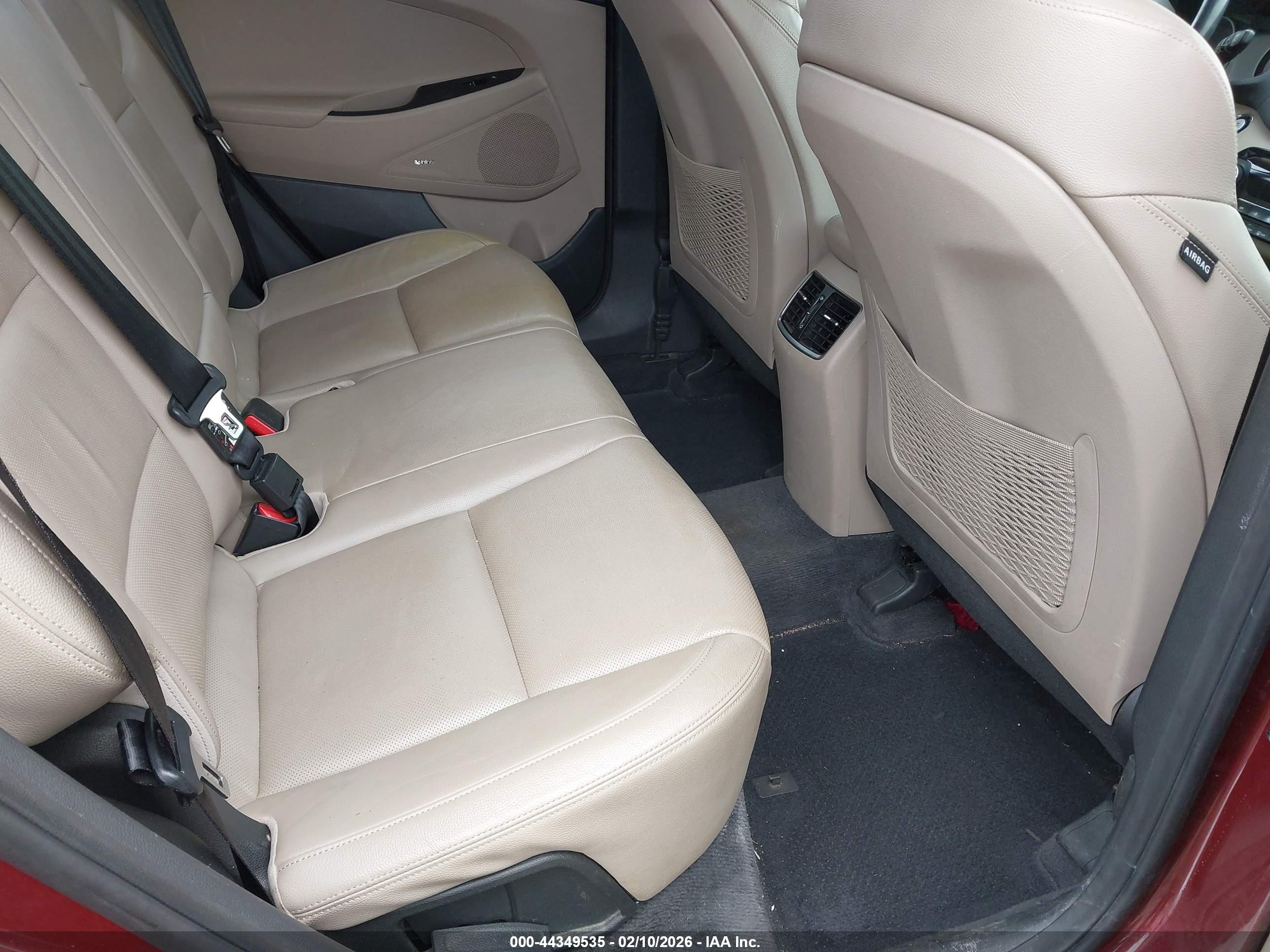 HYUNDAI TUCSON image 8