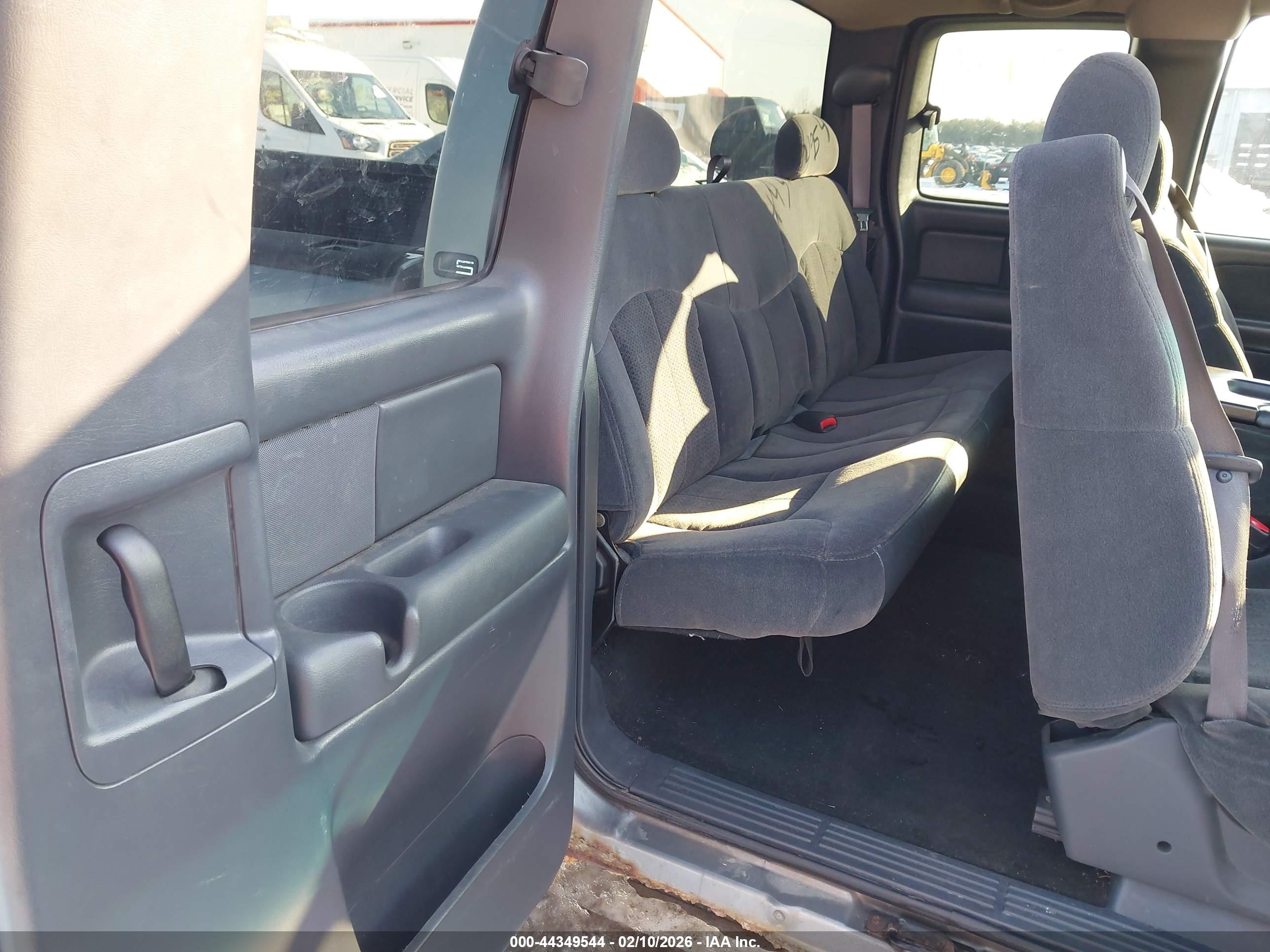 CHEVROLET SILVERADO image 8