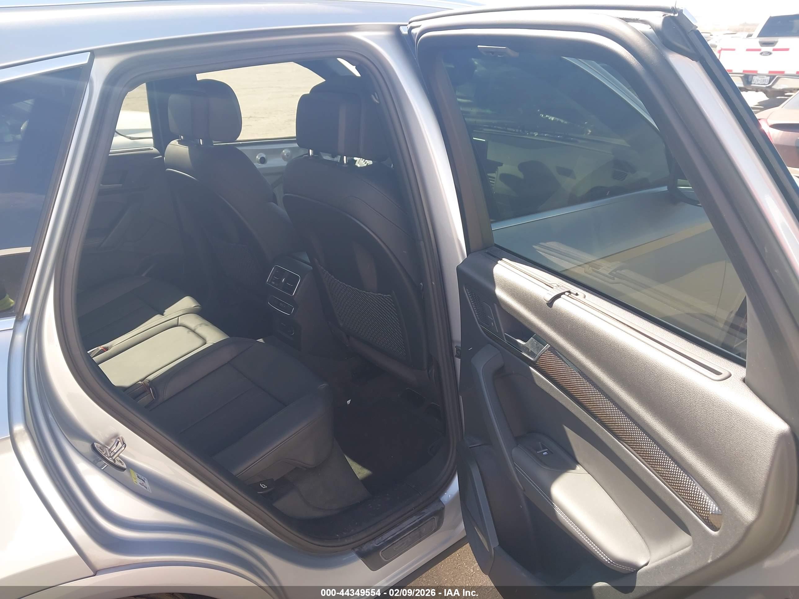 AUDI SQ5 image 8