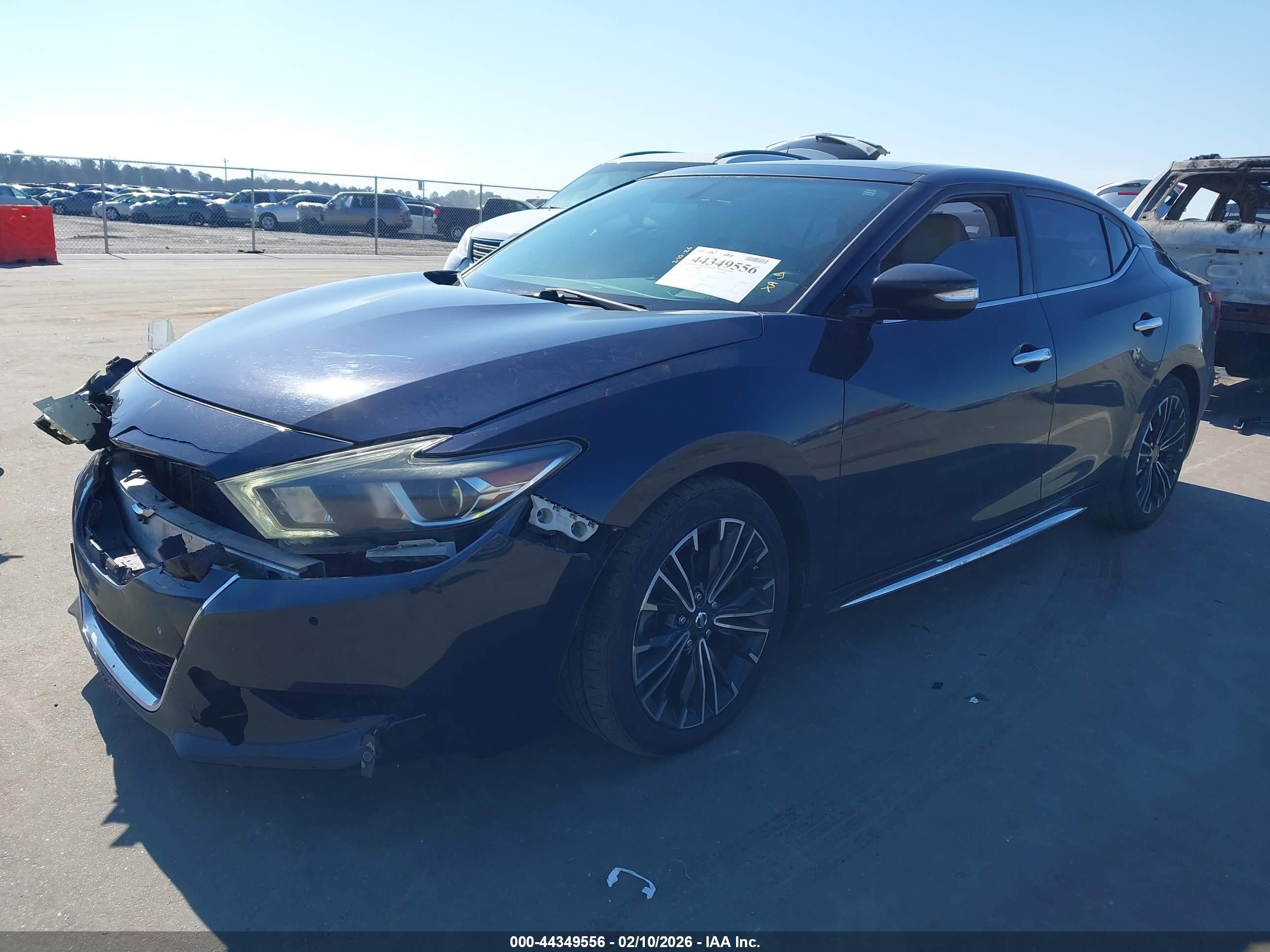 NISSAN MAXIMA image 2