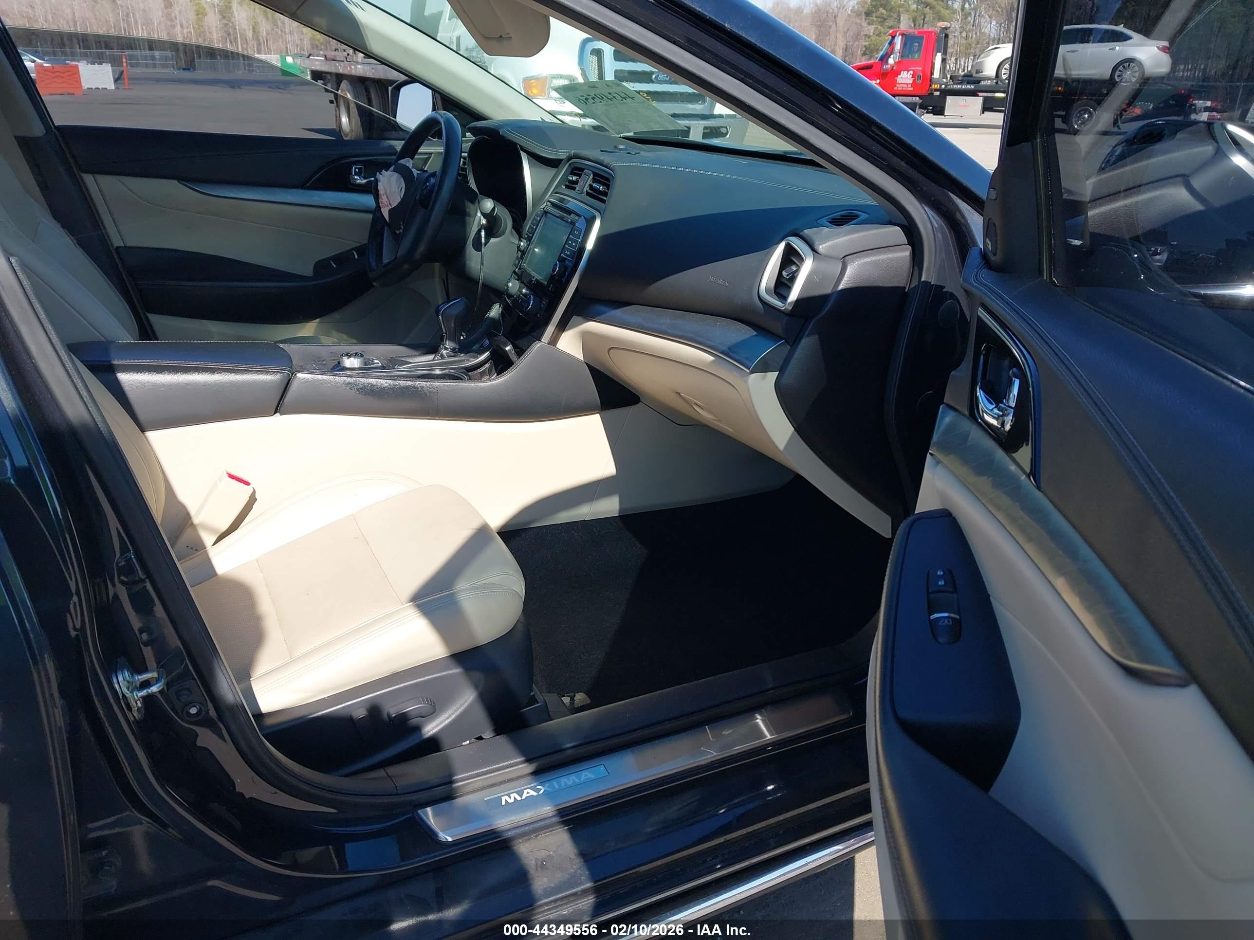 NISSAN MAXIMA image 5