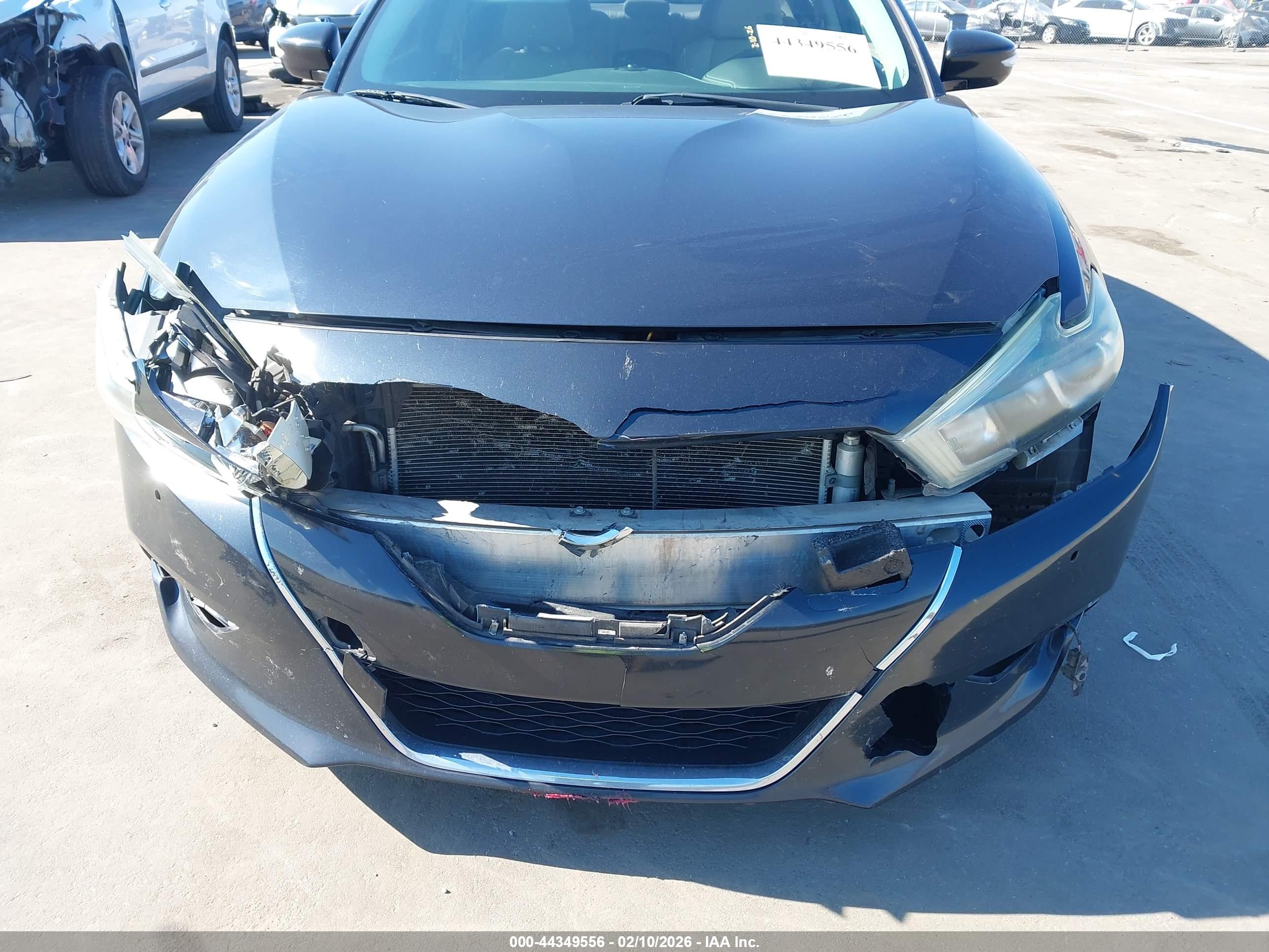 NISSAN MAXIMA image 6