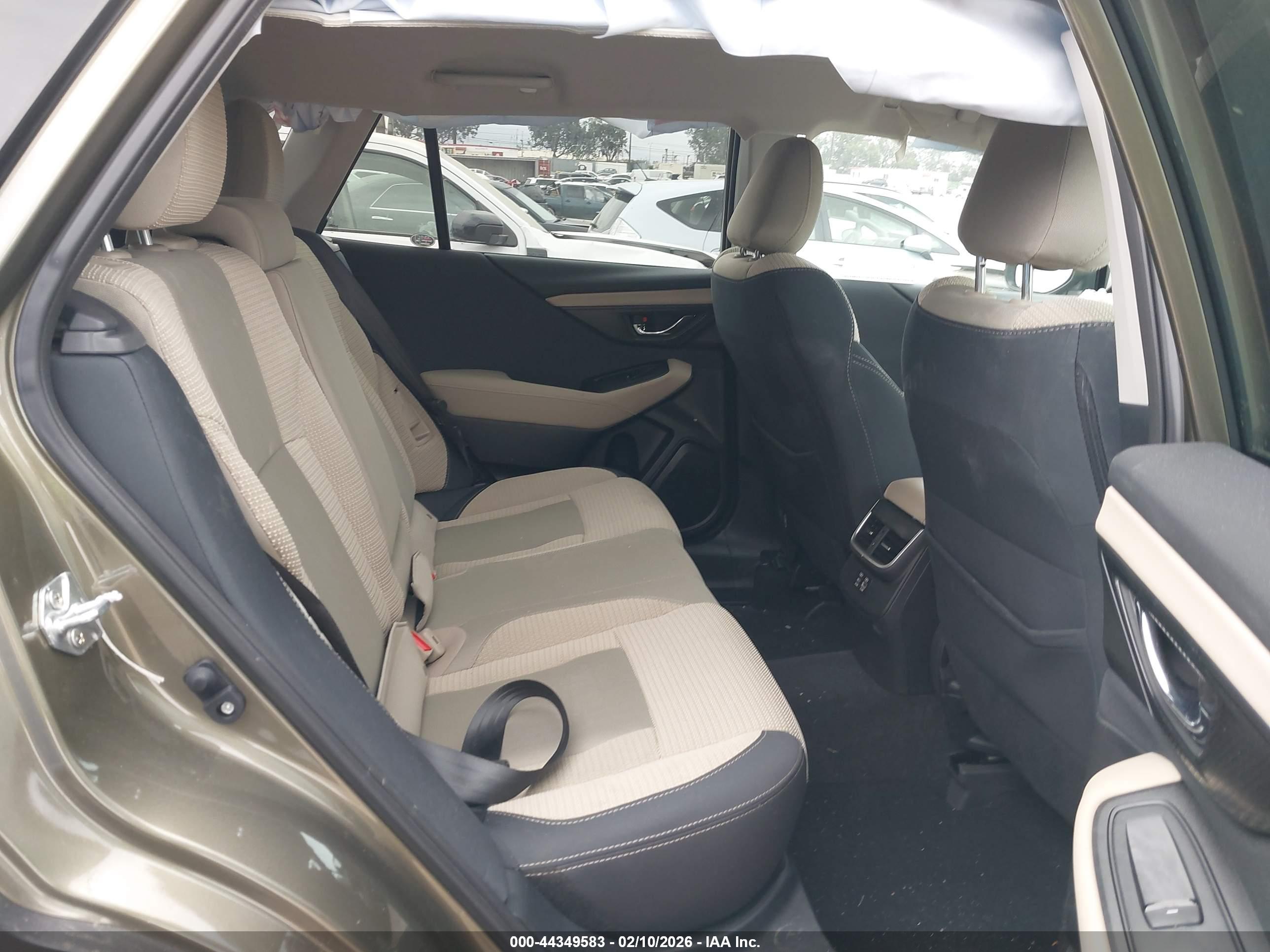SUBARU OUTBACK image 8