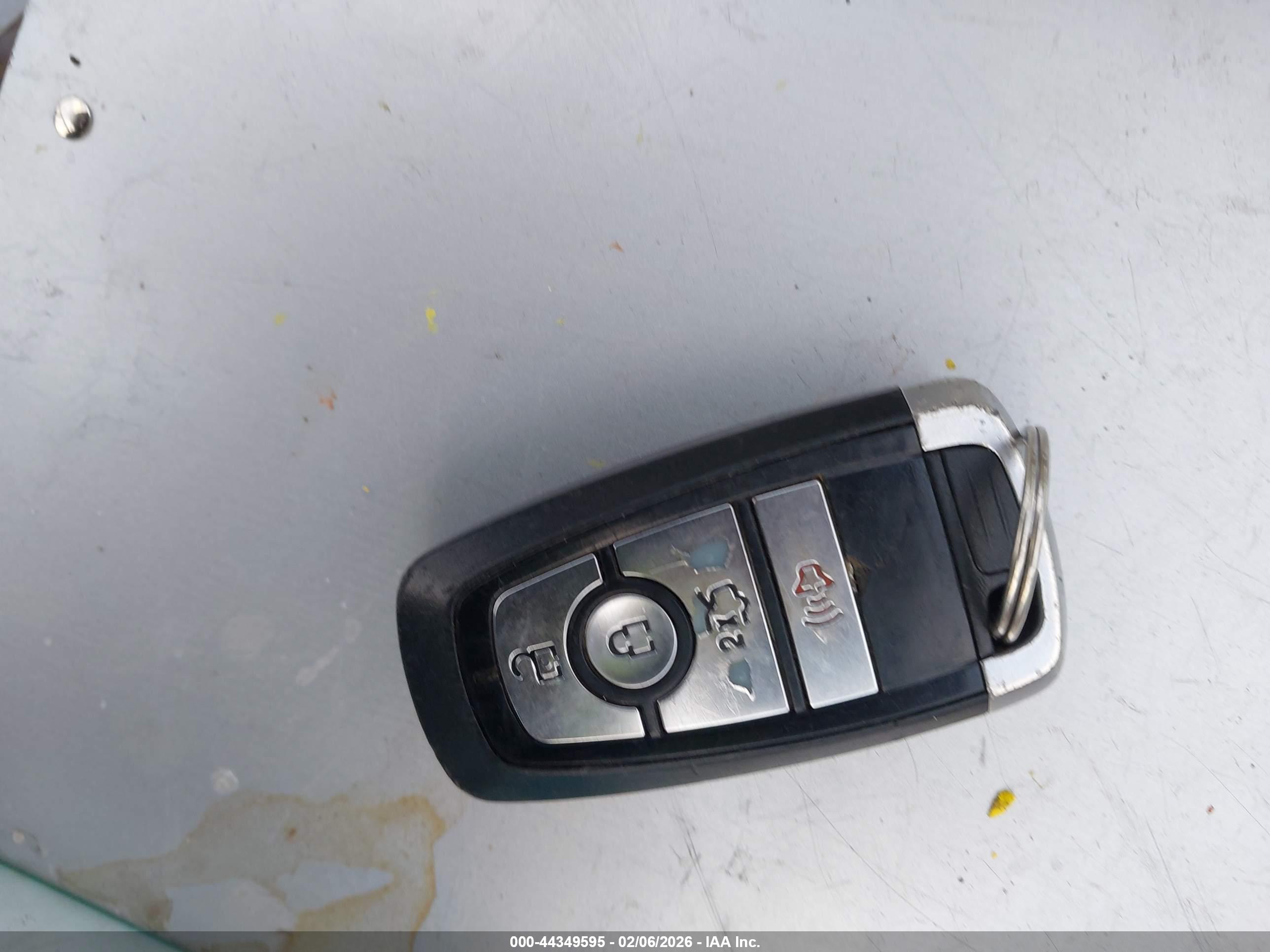 FORD FUSION image 11