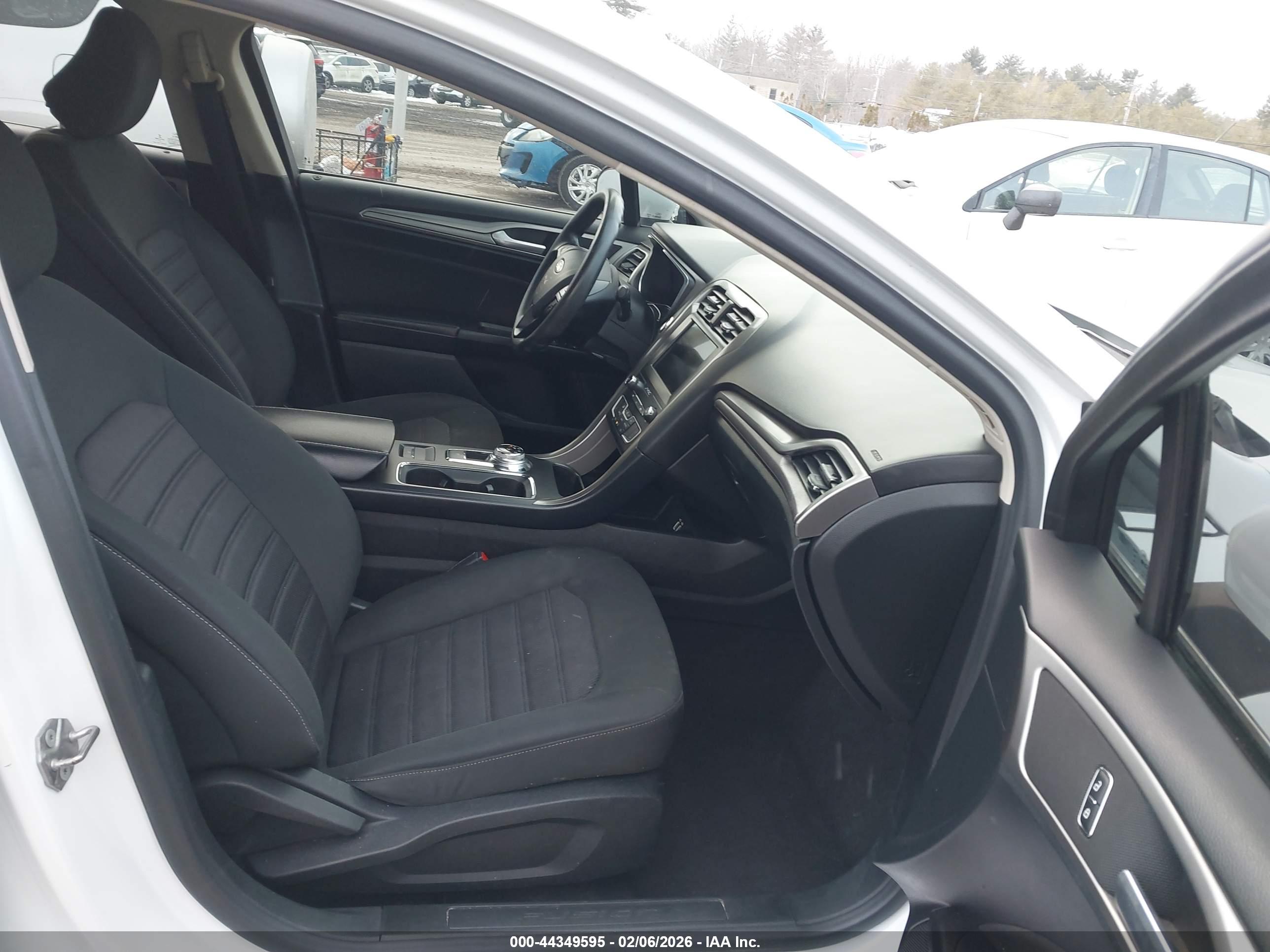 FORD FUSION image 5