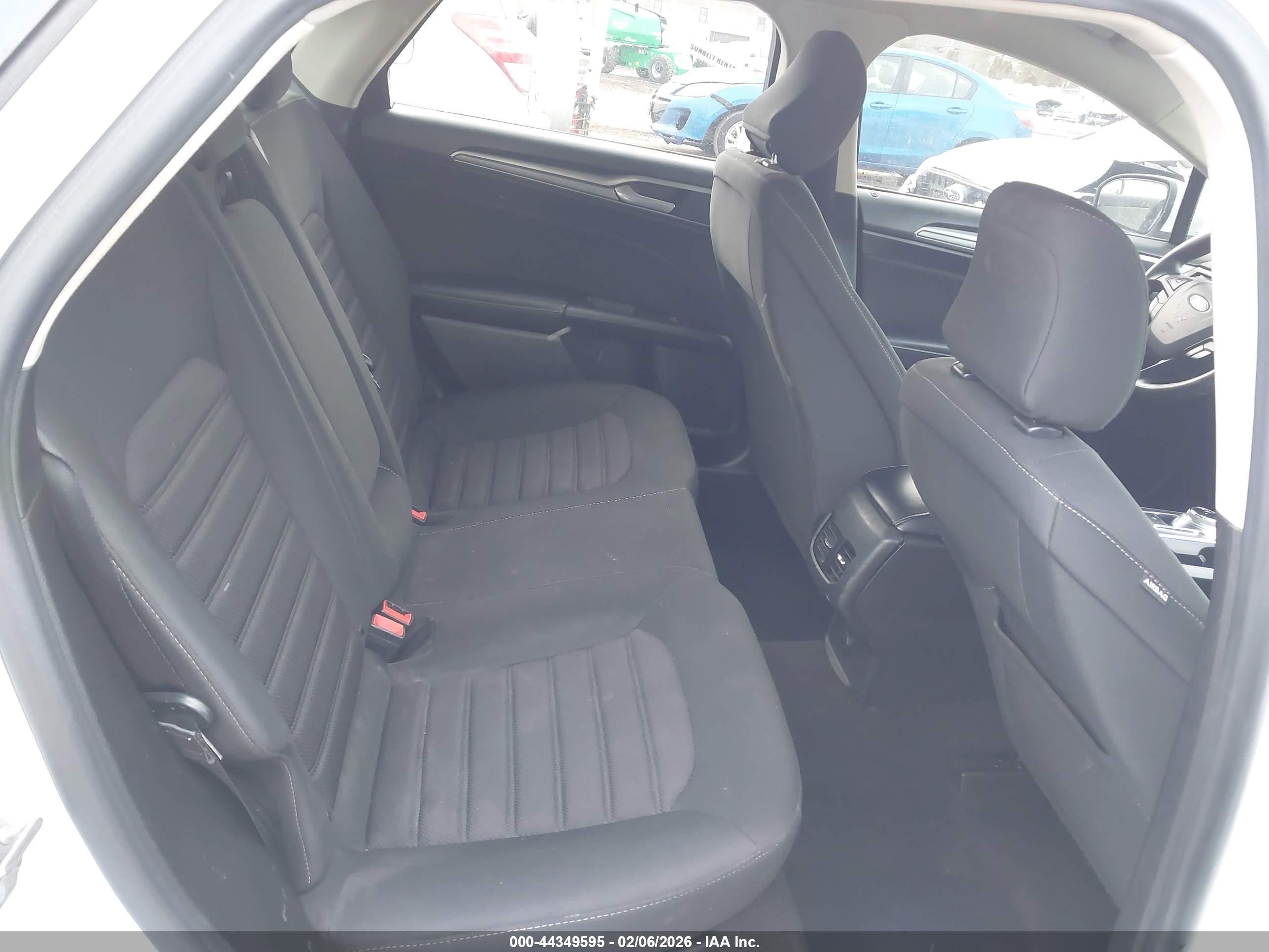 FORD FUSION image 8