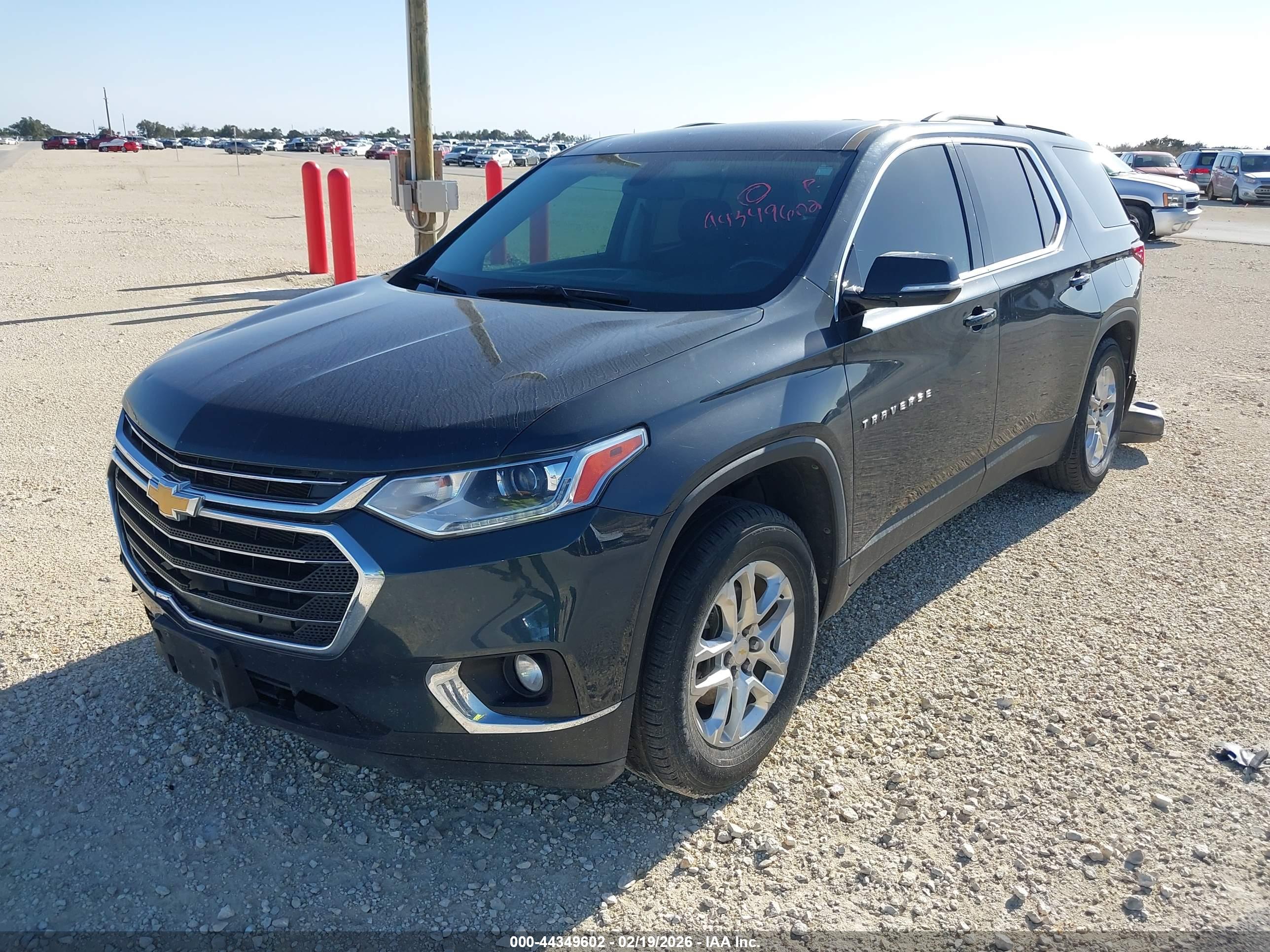 CHEVROLET TRAVERSE image 2