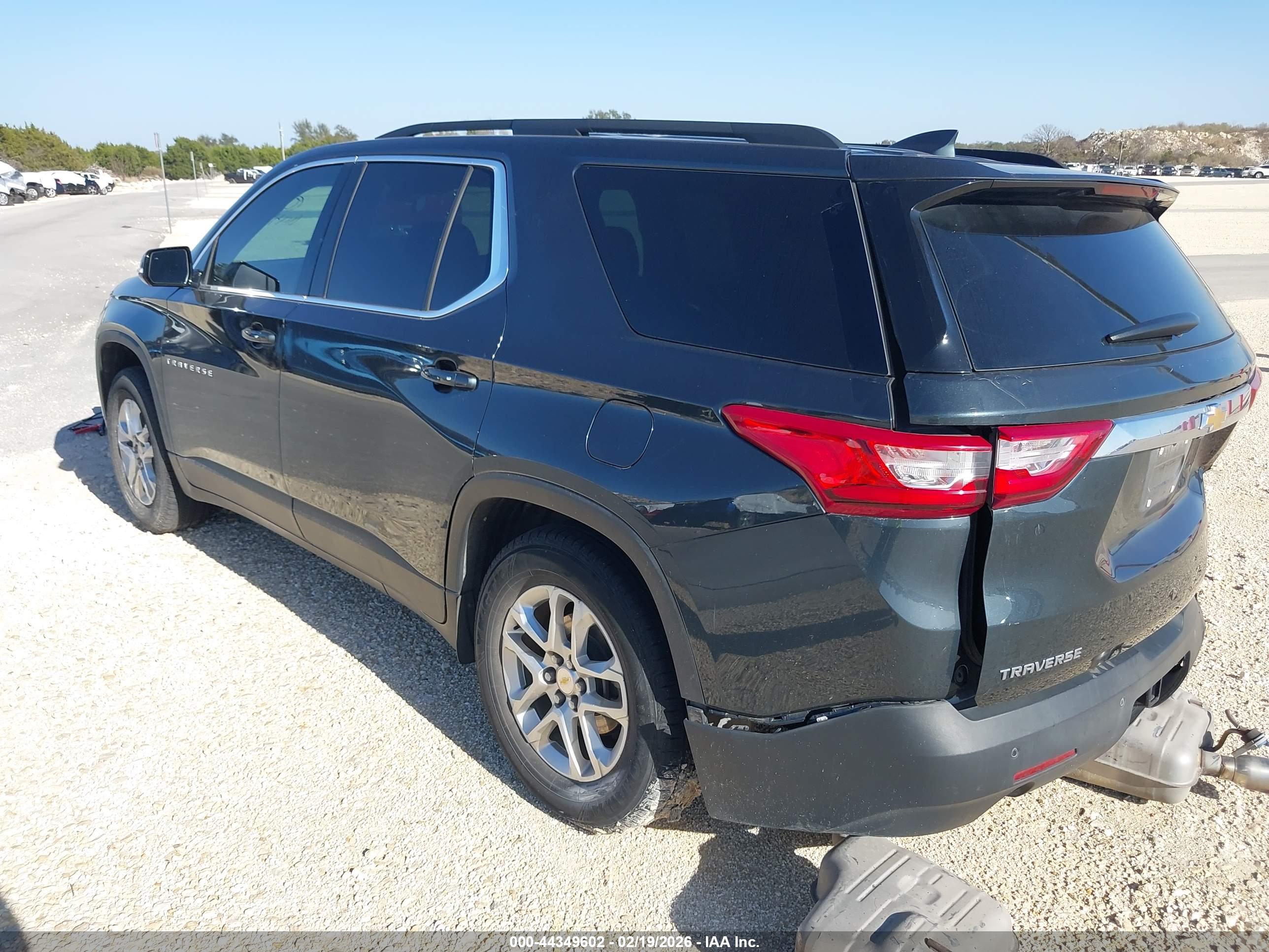 CHEVROLET TRAVERSE image 3