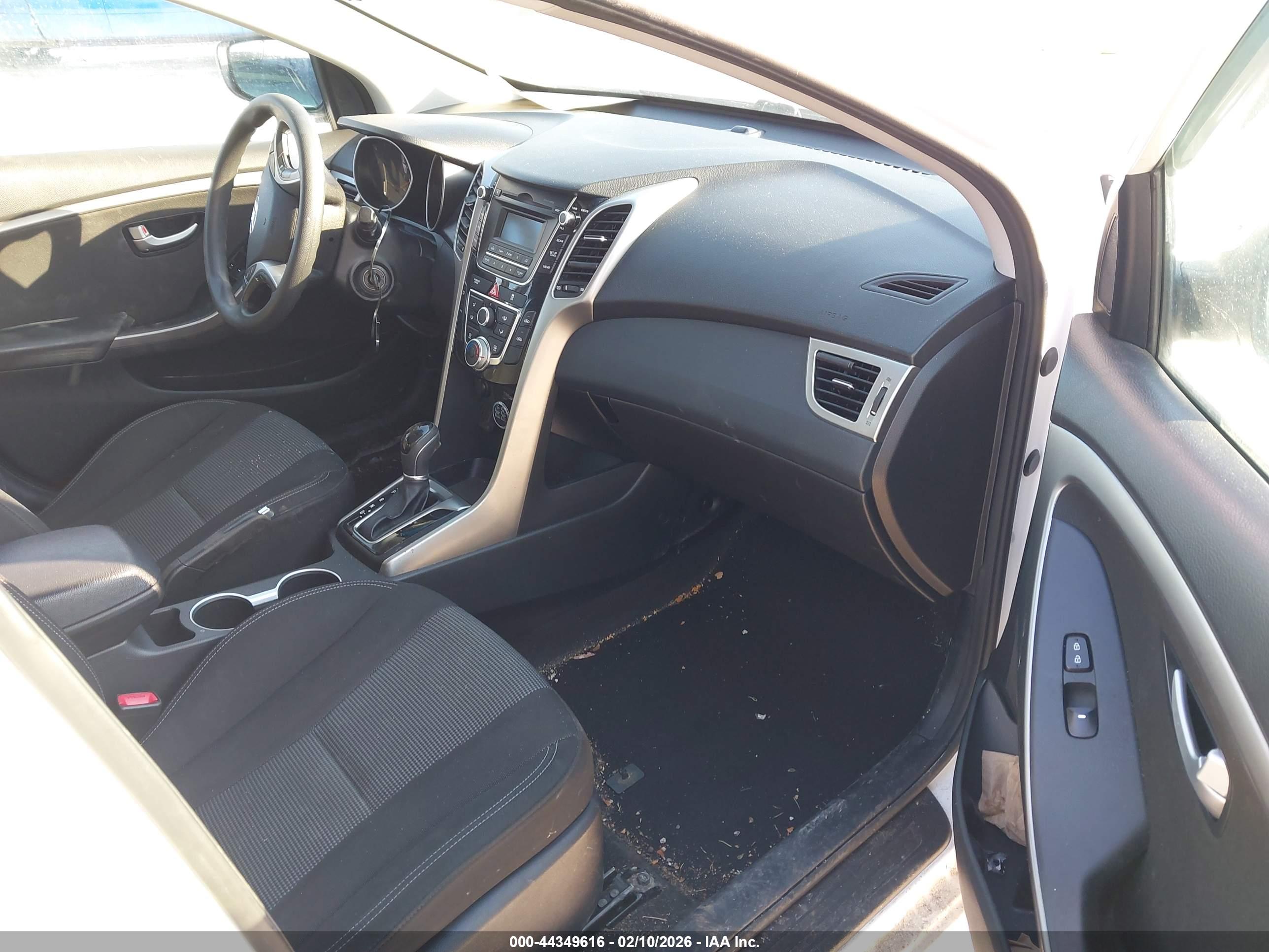 HYUNDAI ELANTRA image 5