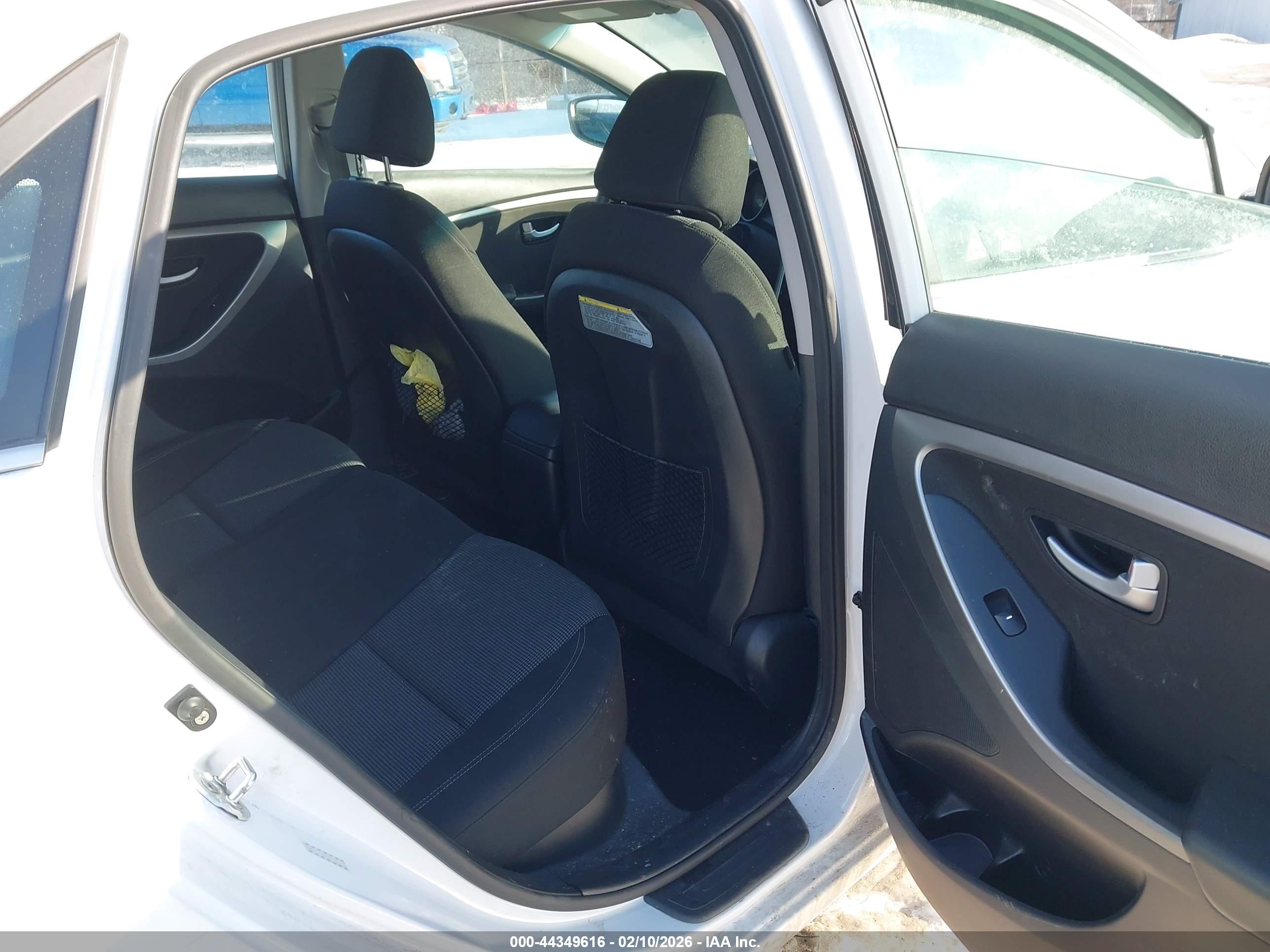 HYUNDAI ELANTRA image 8
