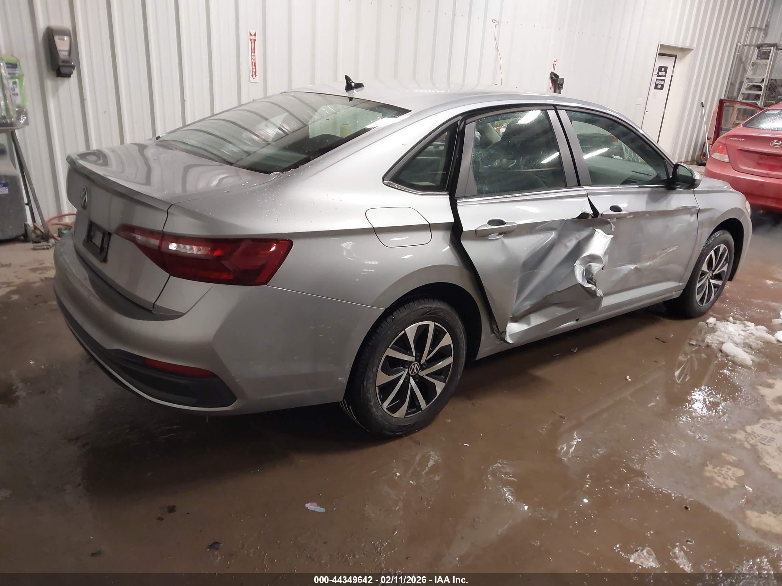 VOLKSWAGEN JETTA image 4