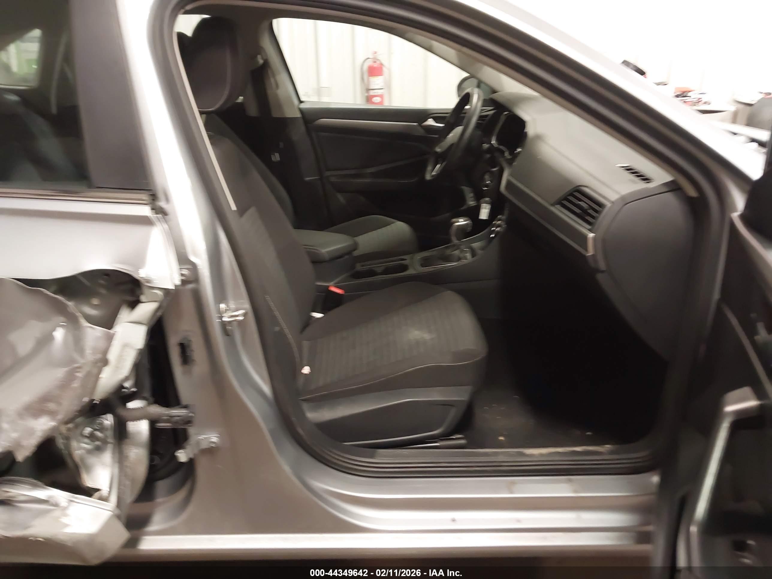 VOLKSWAGEN JETTA image 5
