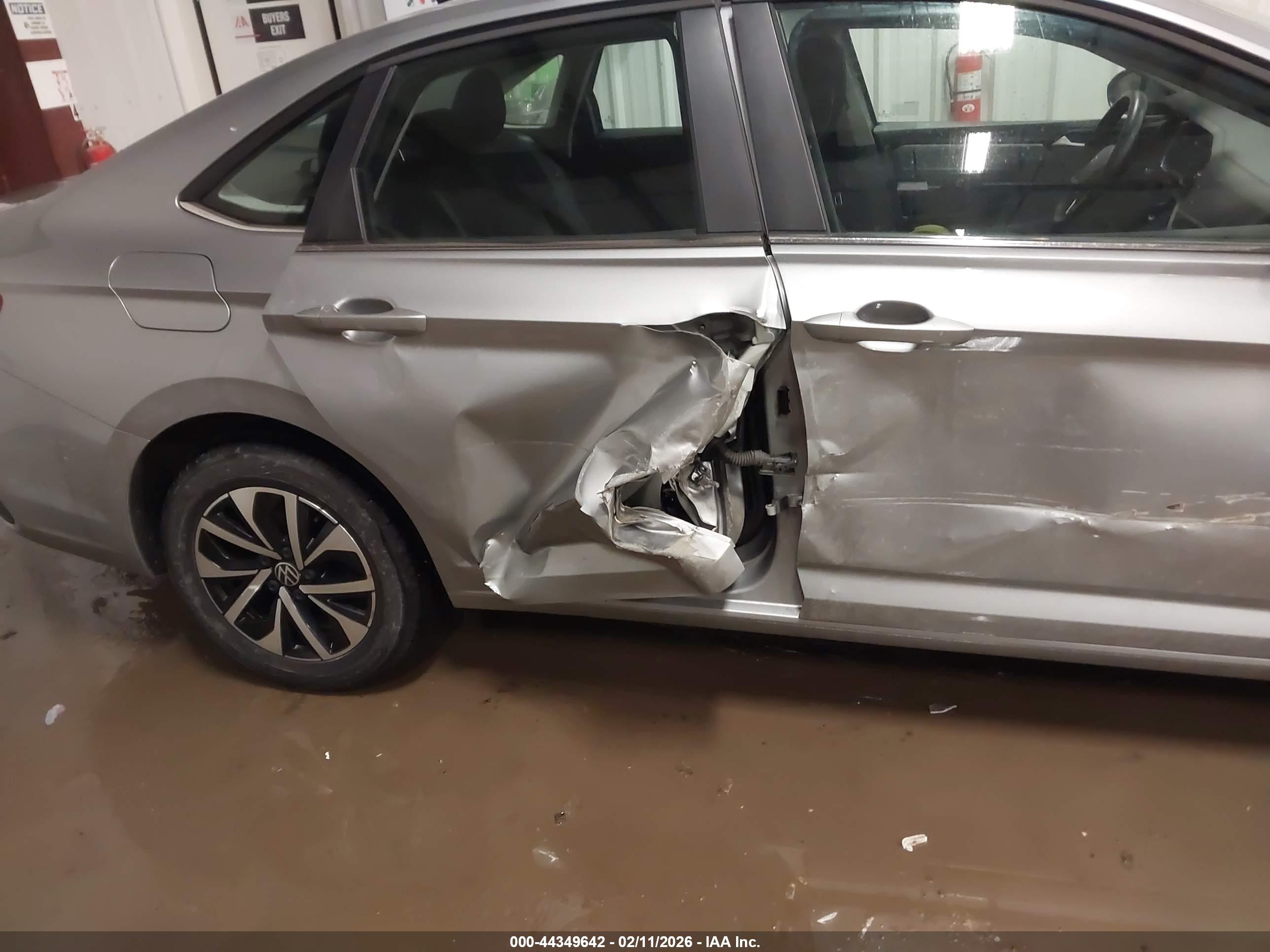 VOLKSWAGEN JETTA image 6