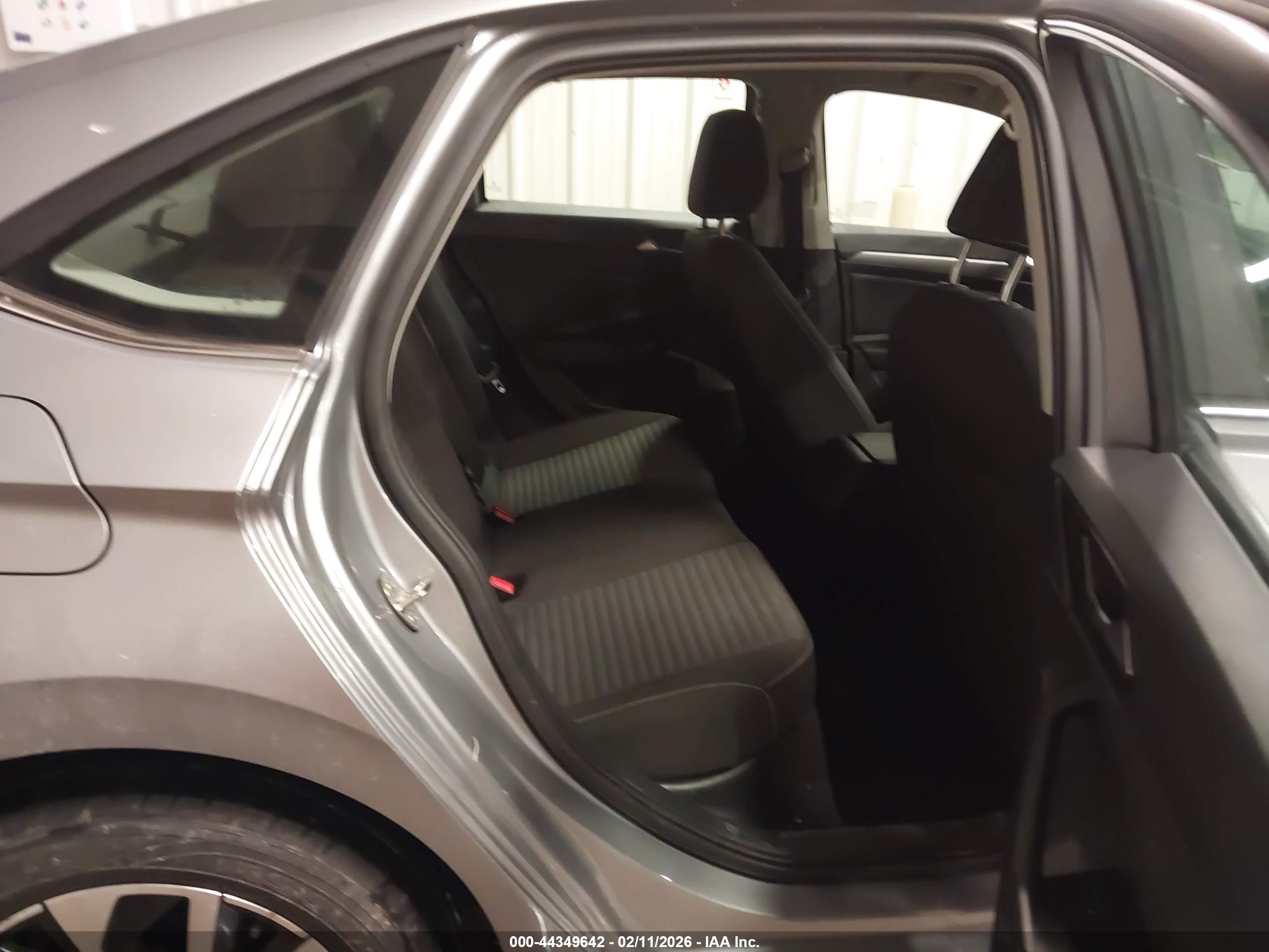 VOLKSWAGEN JETTA image 8