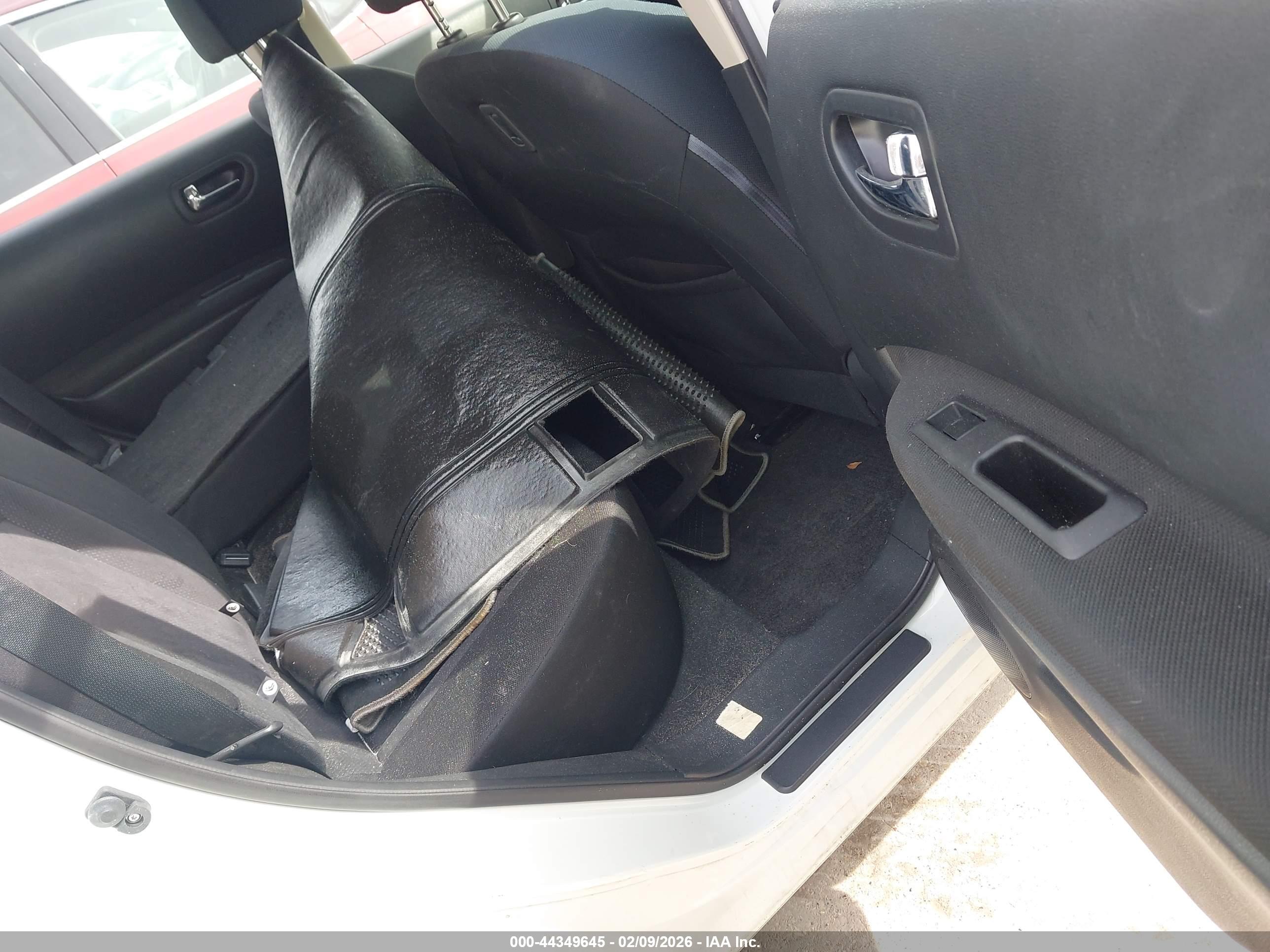 NISSAN ROGUE image 8