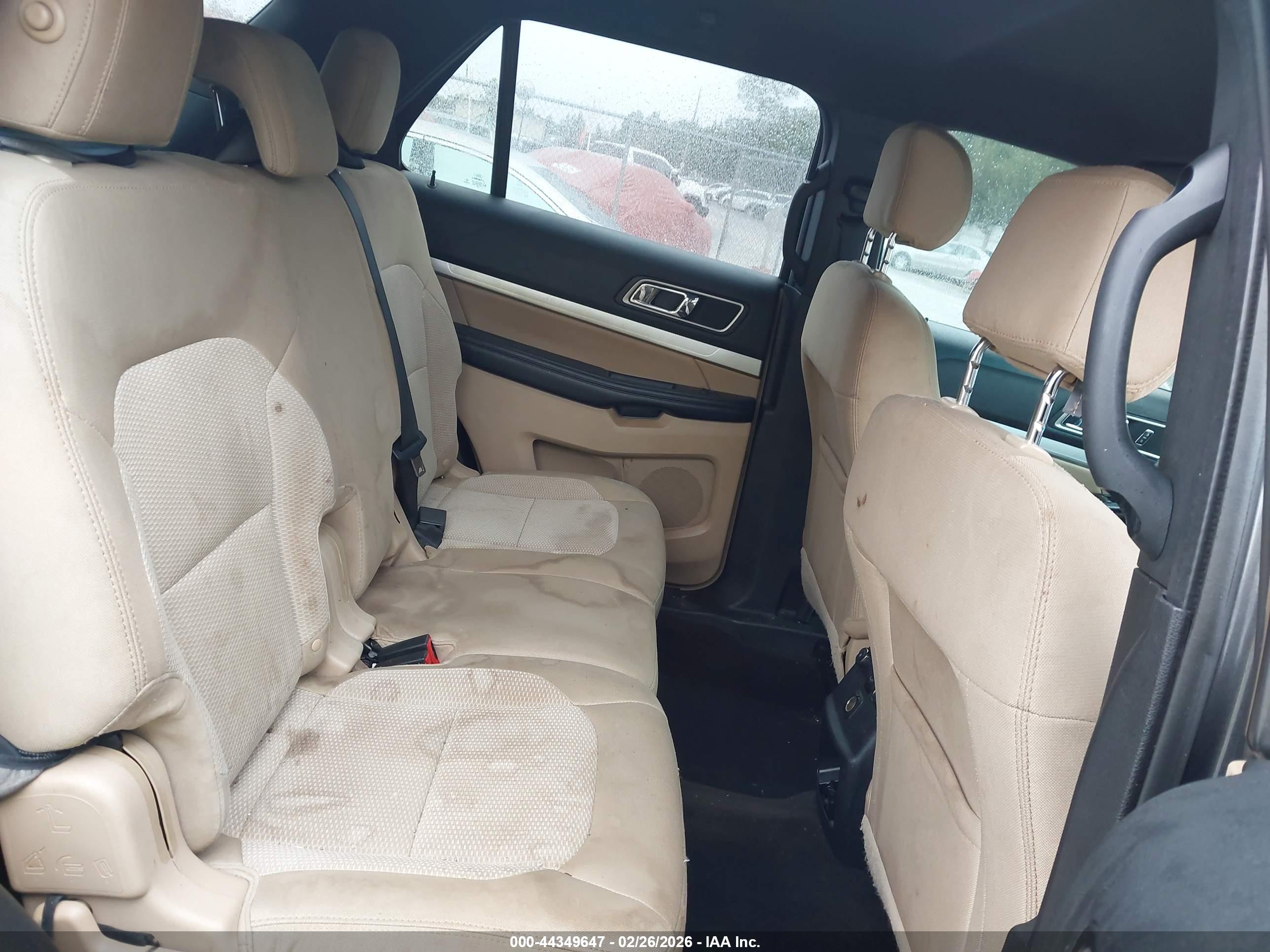 FORD EXPLORER image 8