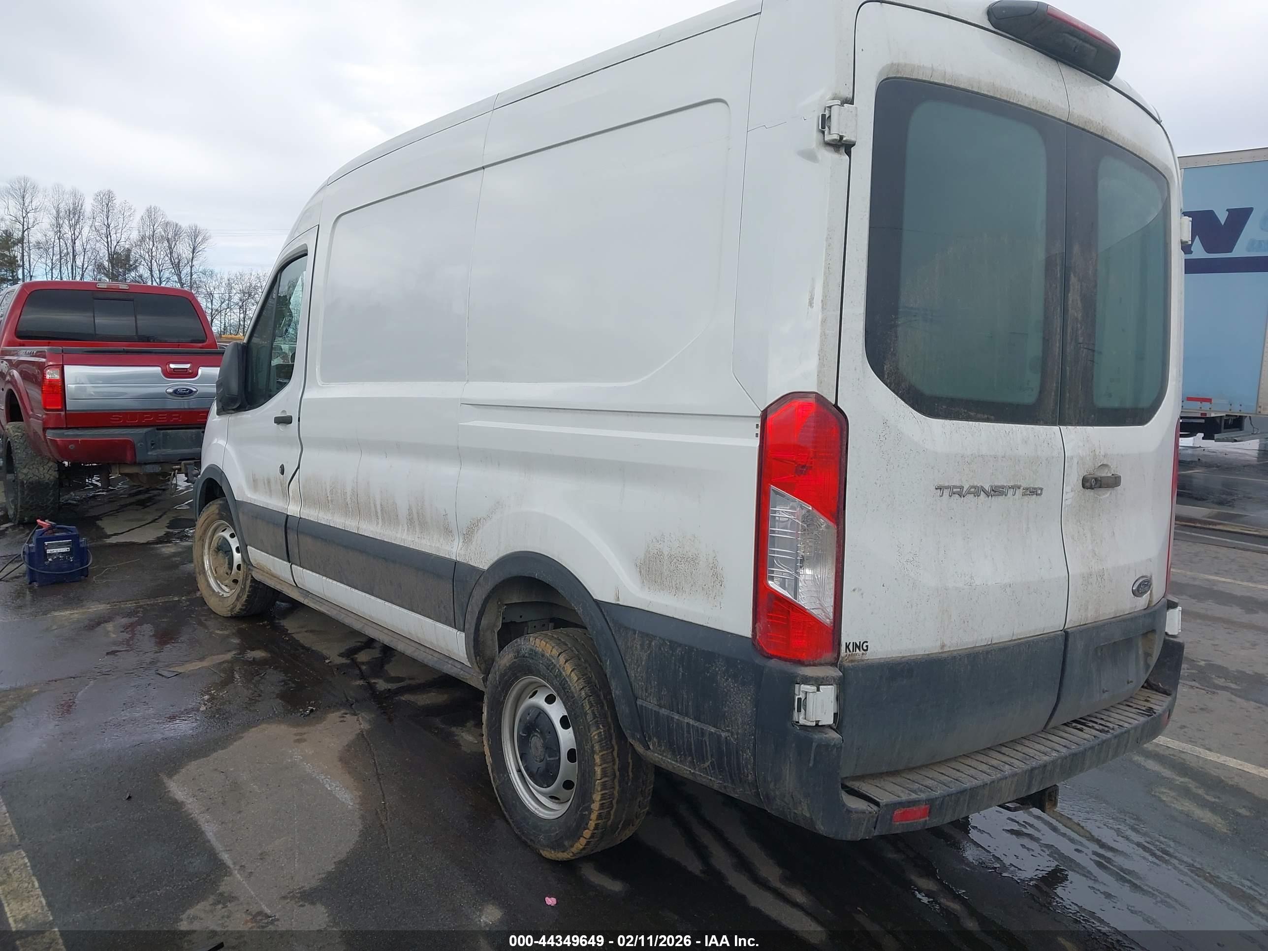 FORD TRANSIT-250 image 3