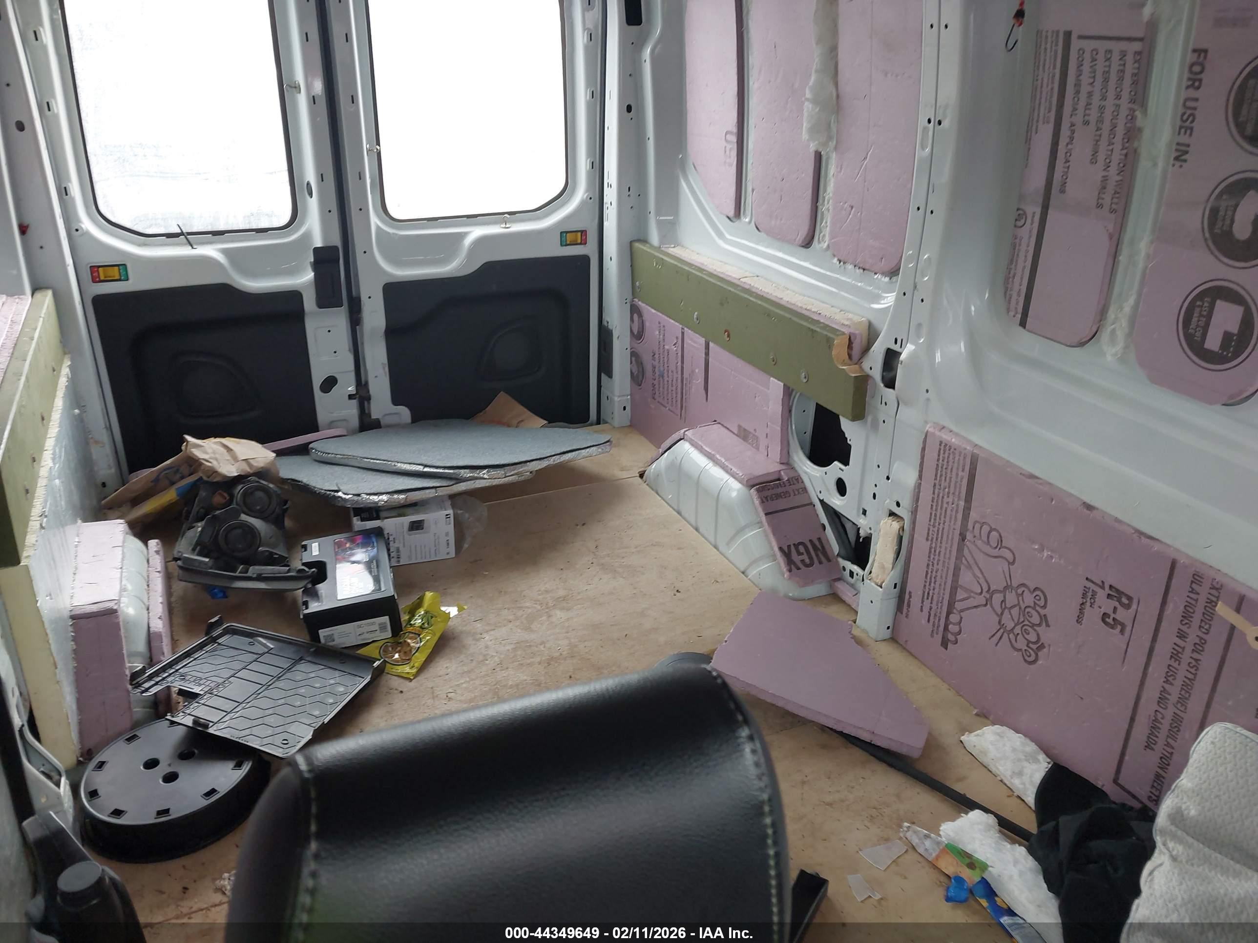 FORD TRANSIT-250 image 8