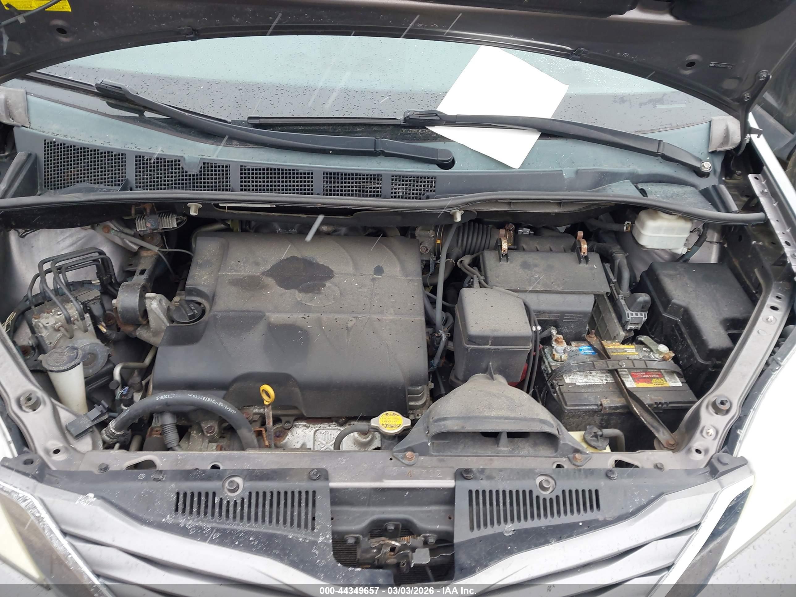 TOYOTA SIENNA image 10