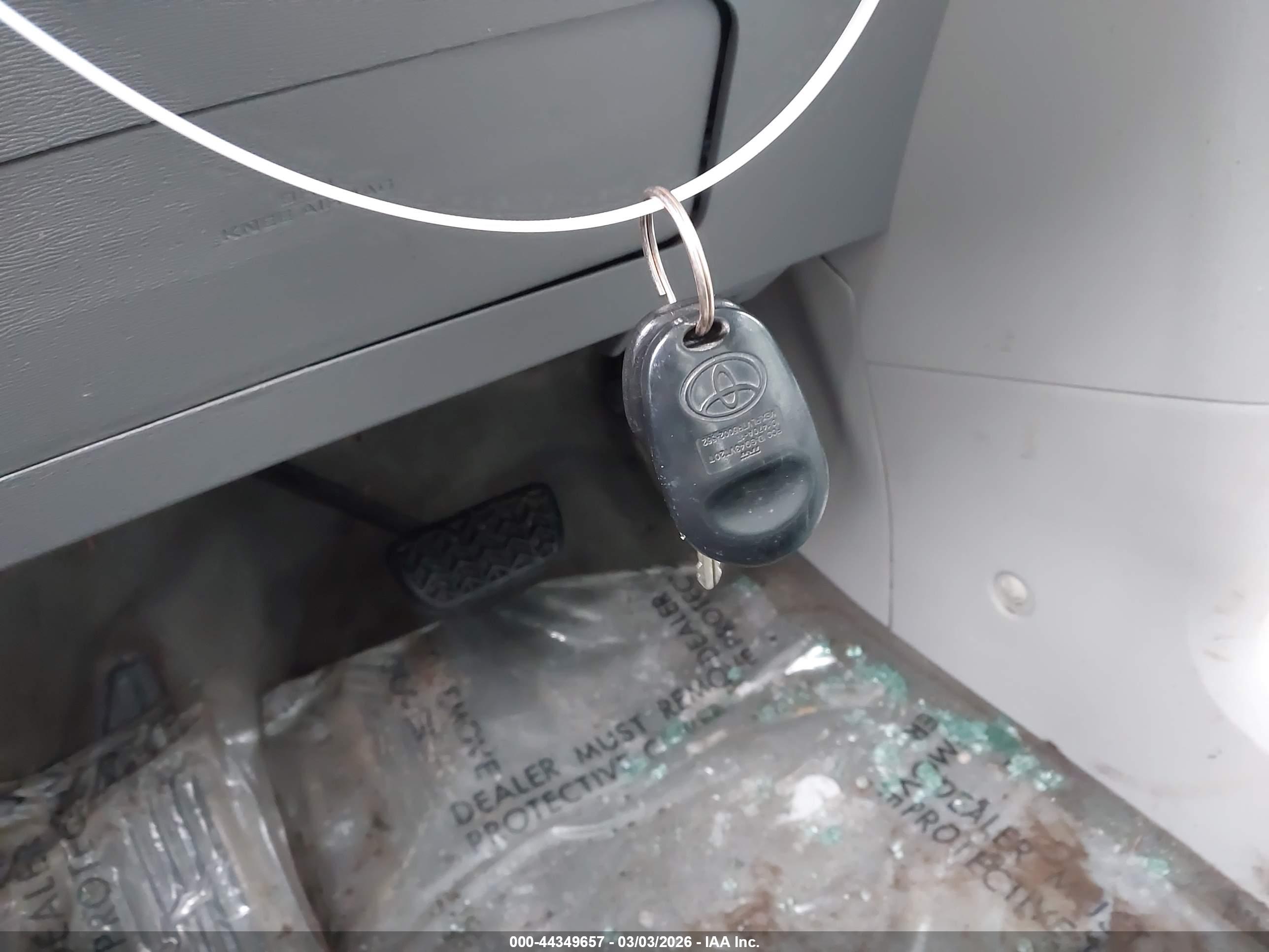 TOYOTA SIENNA image 11