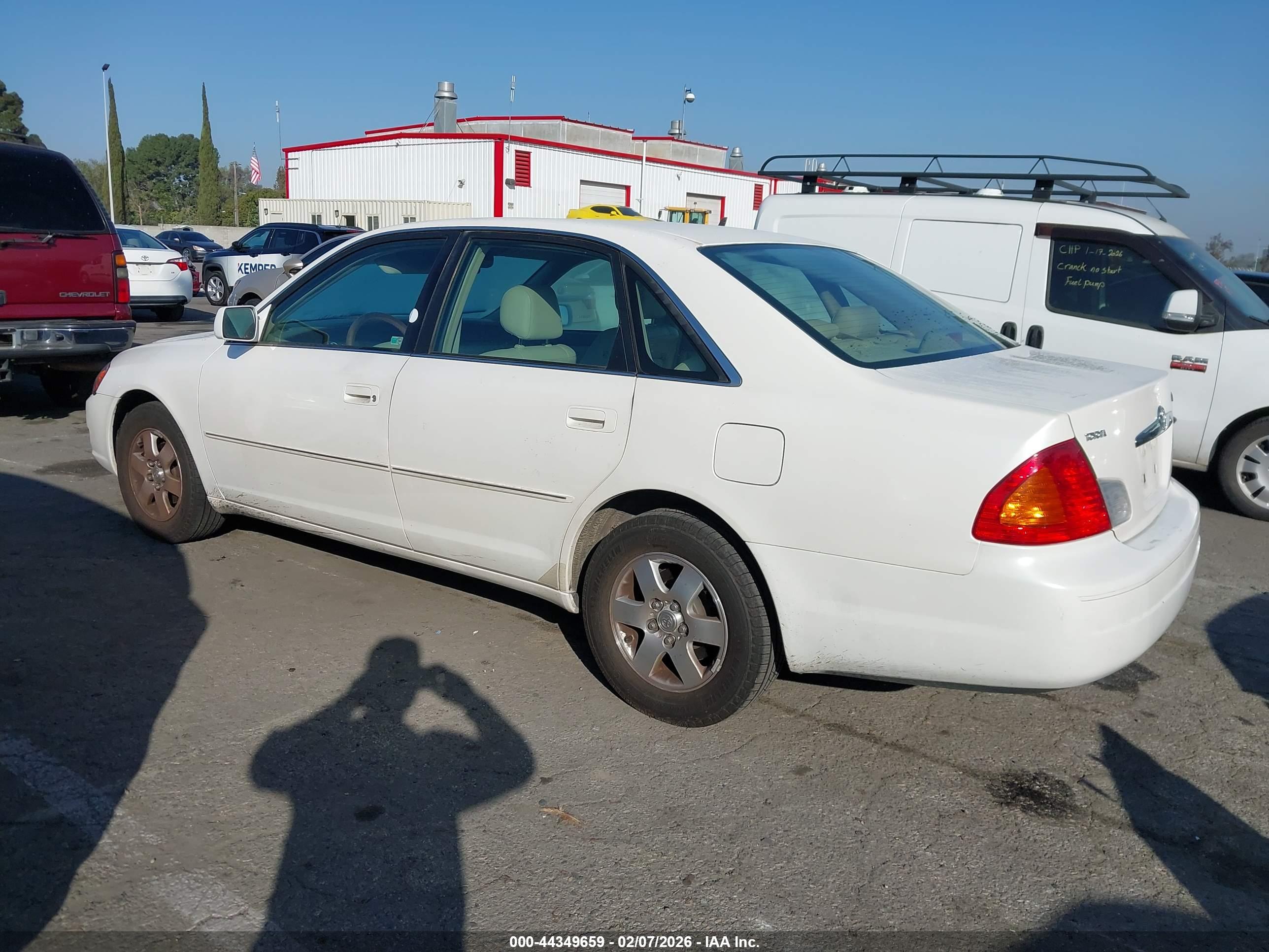 TOYOTA AVALON image 3