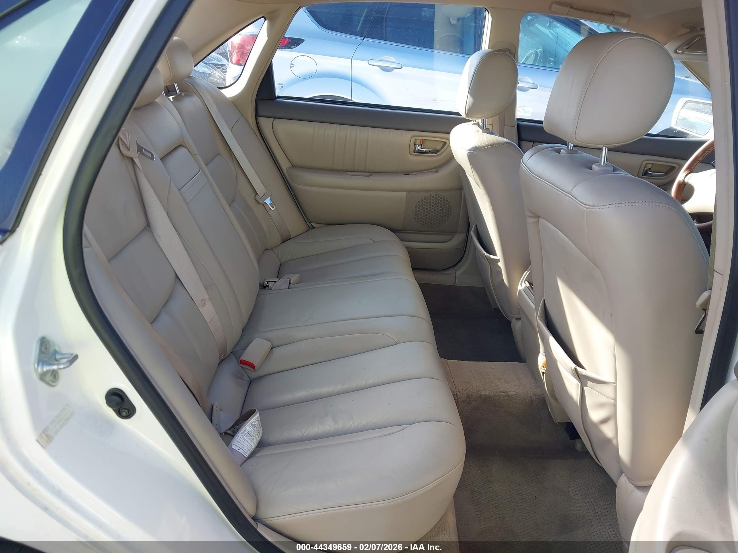 TOYOTA AVALON image 8