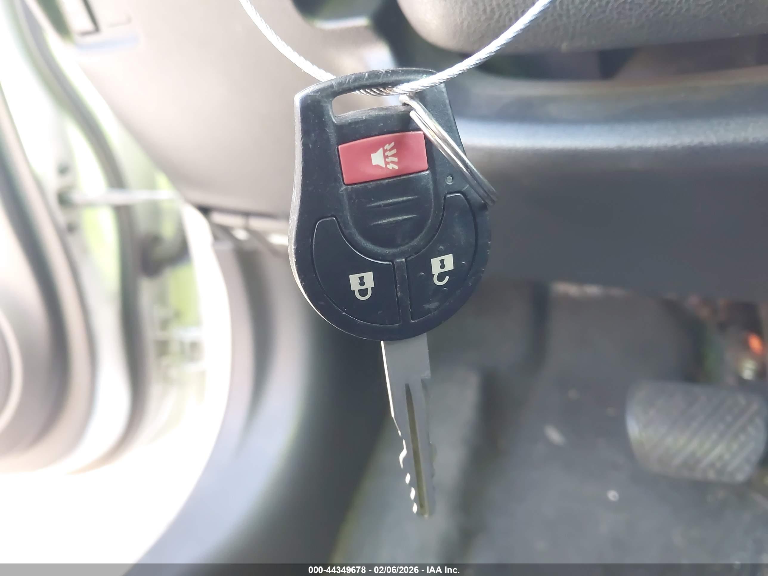 NISSAN VERSA image 11