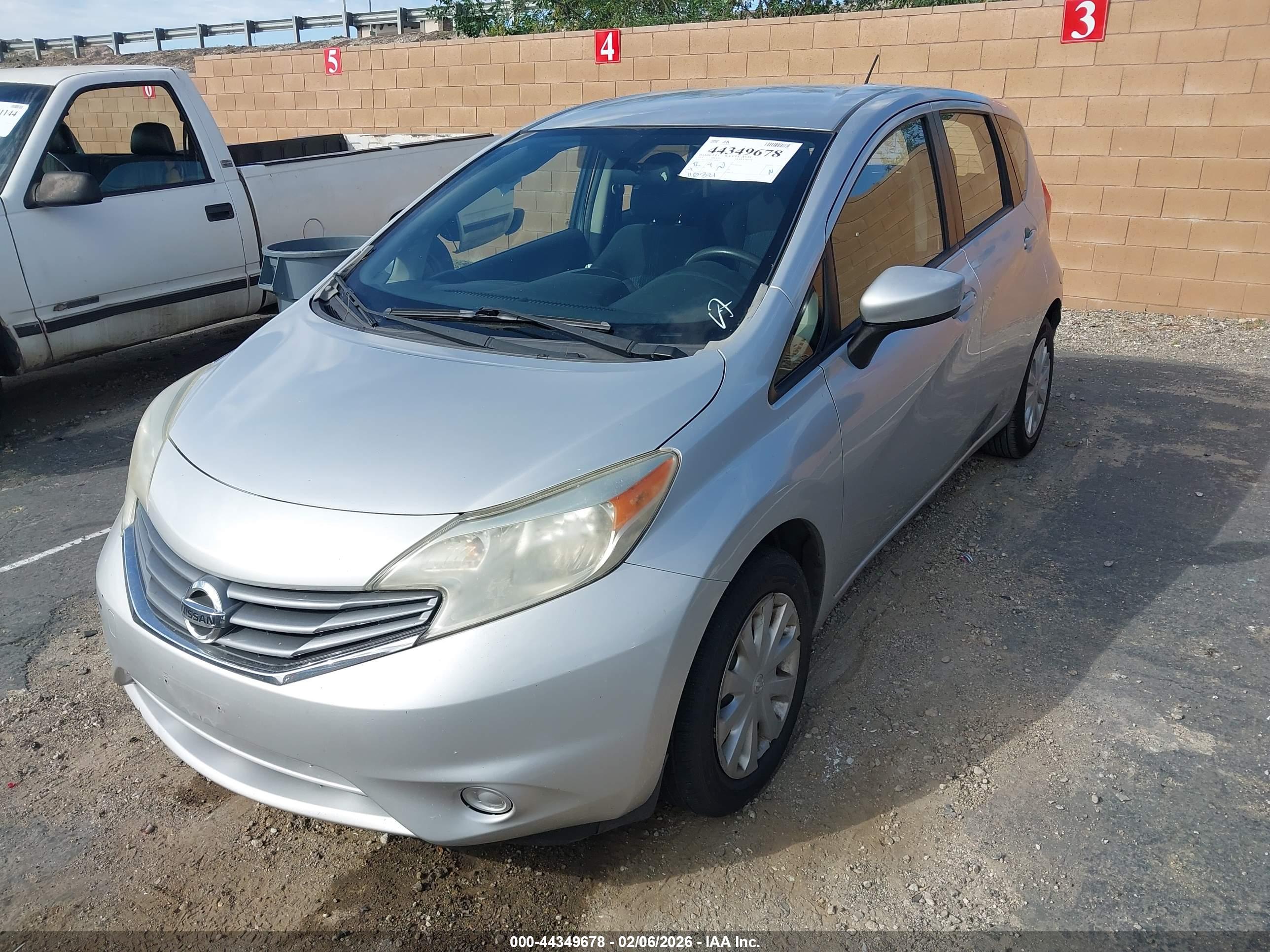 NISSAN VERSA image 2