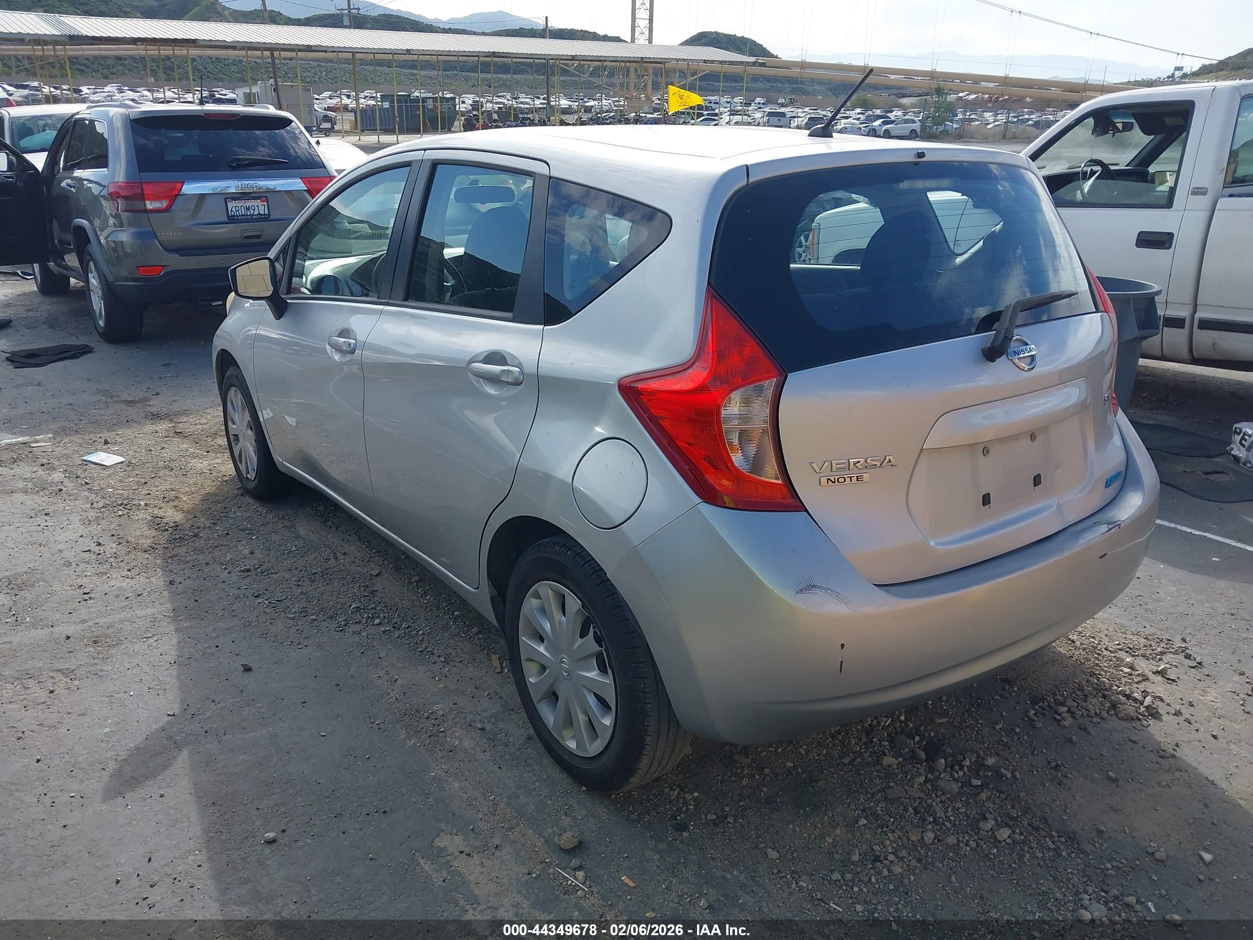 NISSAN VERSA image 3