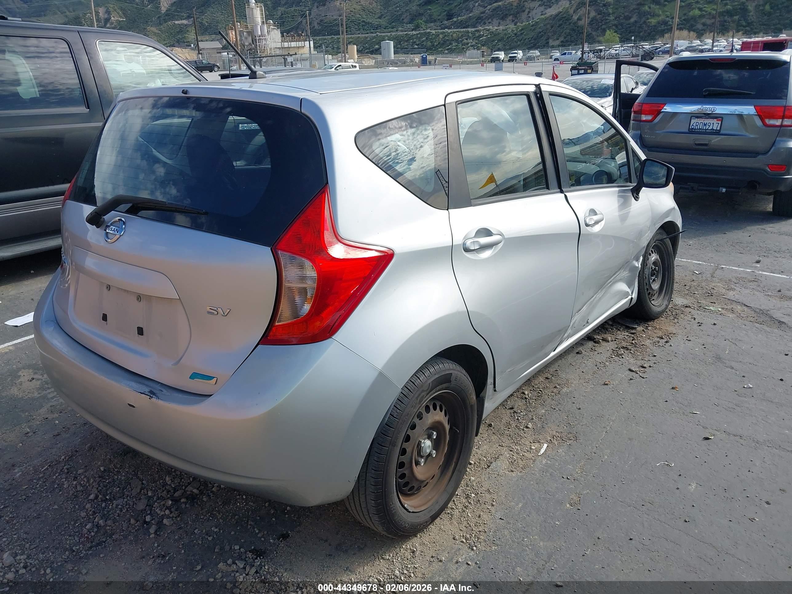 NISSAN VERSA image 4